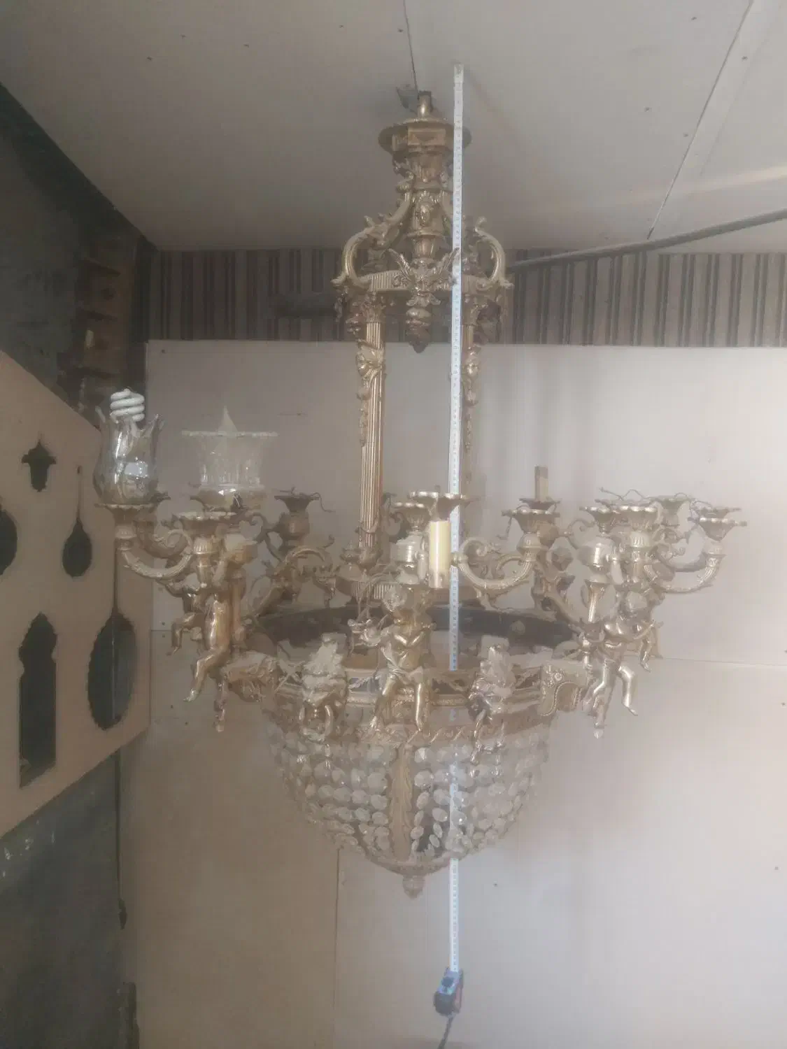 لوستر برنز  عتیقه و آنتیک دست ساز ایتالیایی ۲۴شاخه|لوستر و چراغ آویز|جاجرود, |دیوار