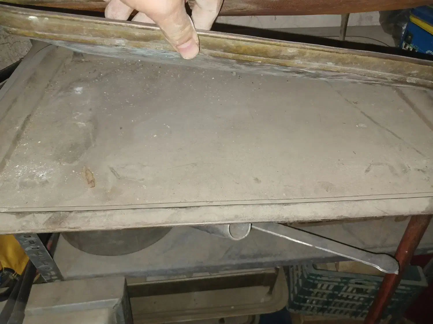 ظرف مسی قدیمی|کلکسیون اشیاء عتیقه|یزد, |دیوار