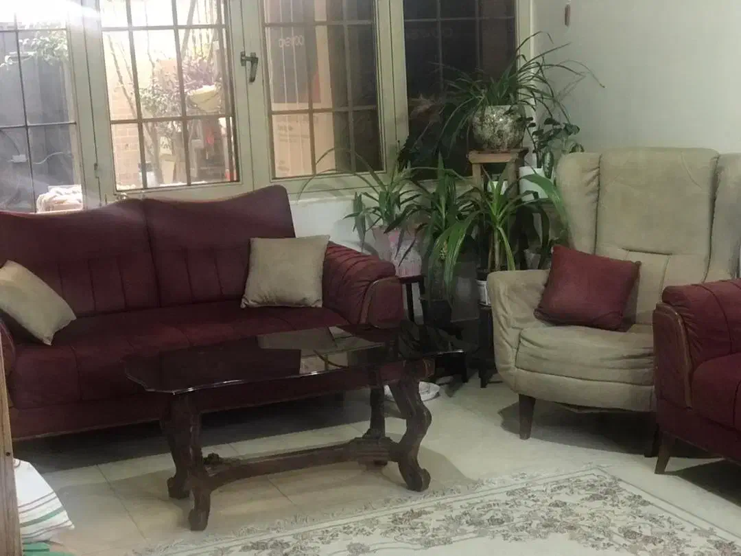 مبل ۷نفره تمیز|مبلمان خانگی و میز عسلی|اصفهان, باغ دریاچه|دیوار