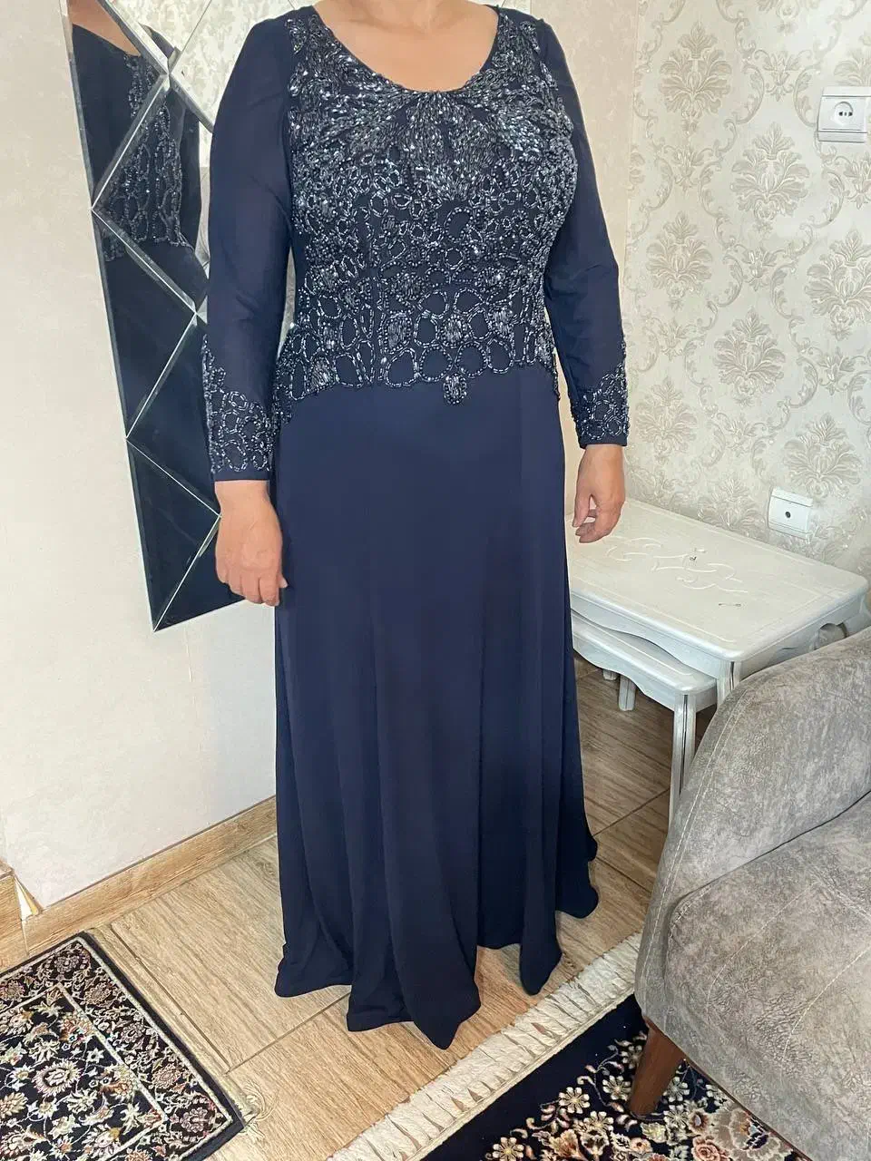 لباس مجلسی|لباس|لاهیجان, لیالستان|دیوار