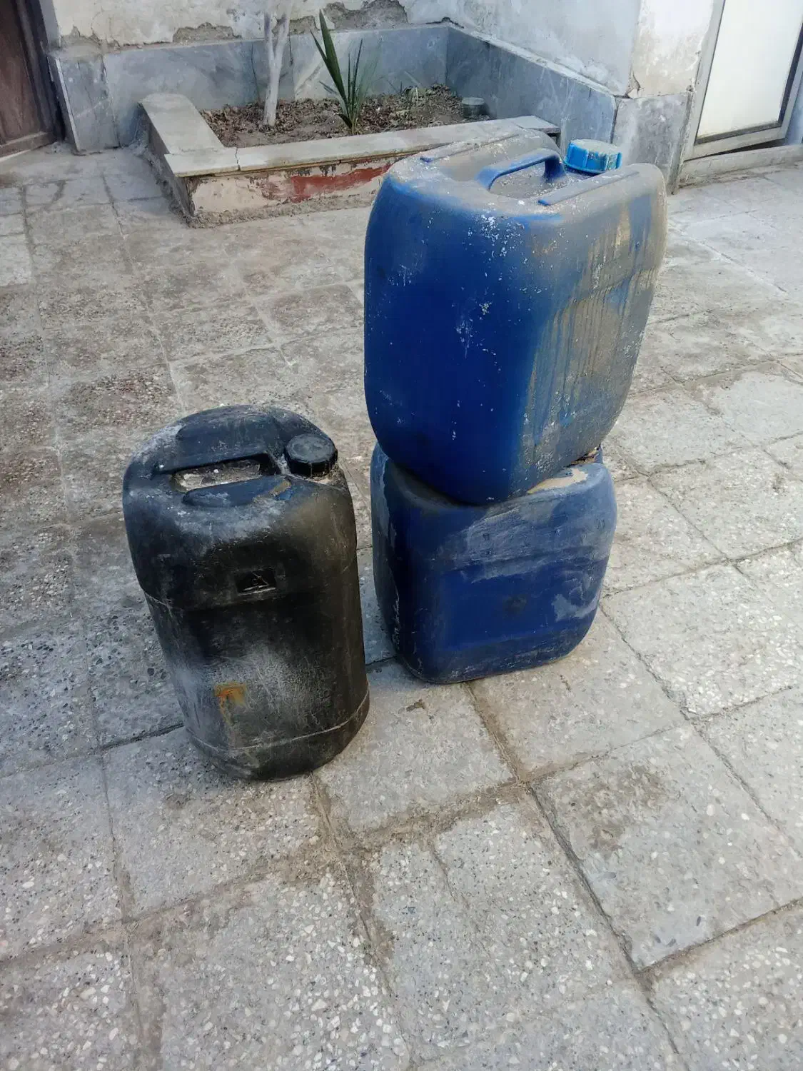 گالن 30لیتری|ظروف نگهدارنده، پلاستیکی، یک‌بارمصرف|زاهدان, |دیوار