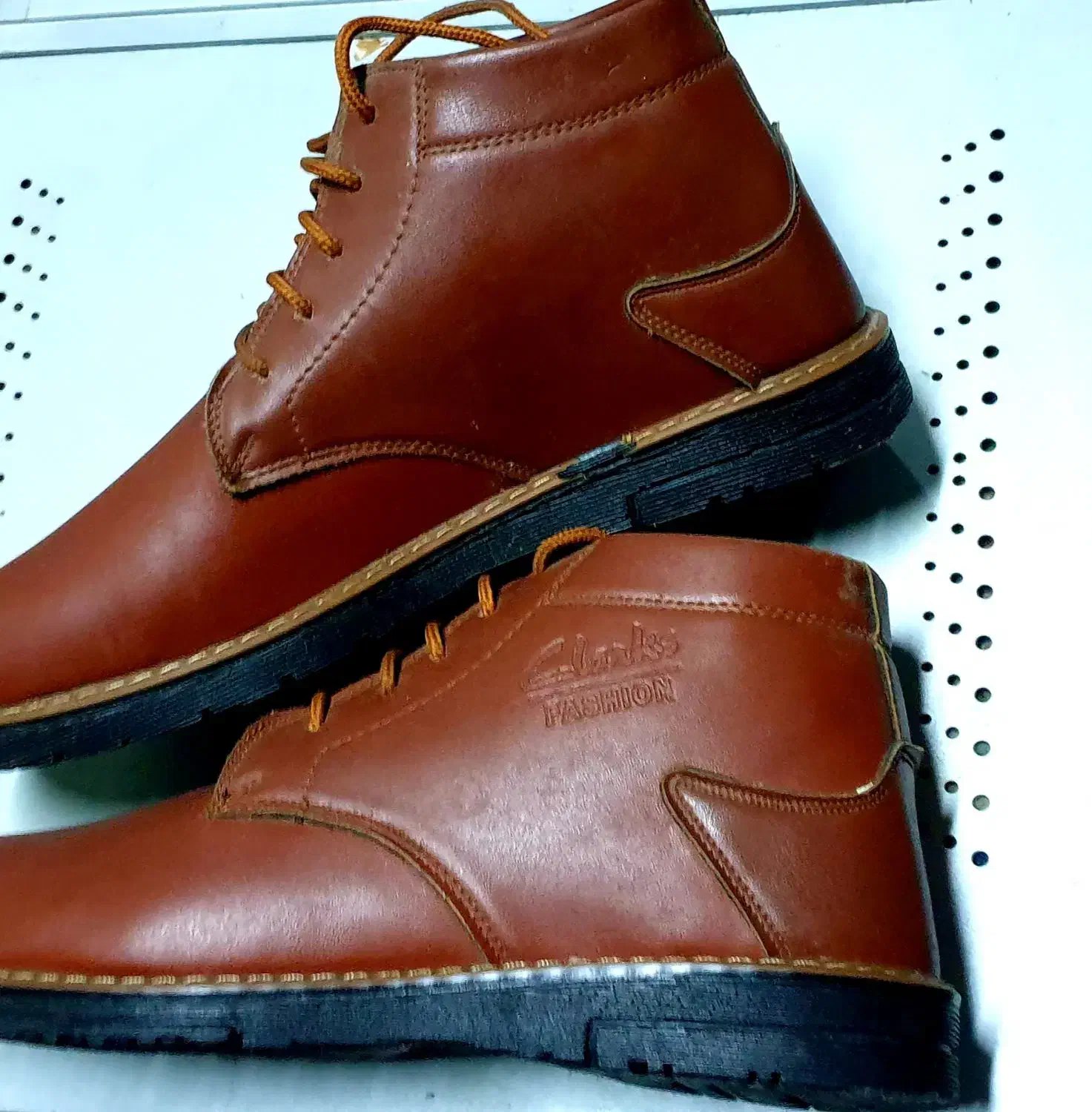 پوتین چرم درجه دوم مقطوع ۷۵۰ هزار تومان|کیف، کفش، کمربند|رشت, کوی حسینی|دیوار