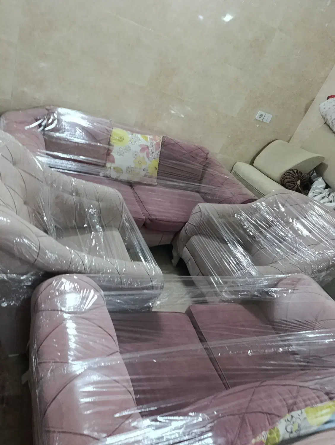 تعدادیمبلدرحدنو|مبلمان خانگی و میز عسلی|اصفهان, زاجان|دیوار