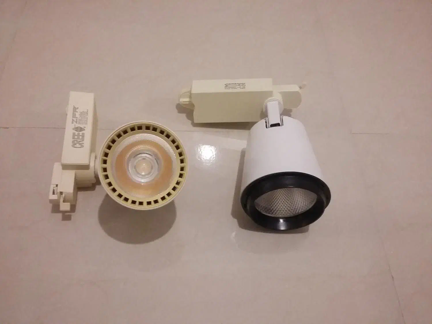 چراغ ریلی قابل تنظیم پروژگتور پنل سقفی تو کار تخت.|لامپ و چراغ|رشت, چله خانه|دیوار