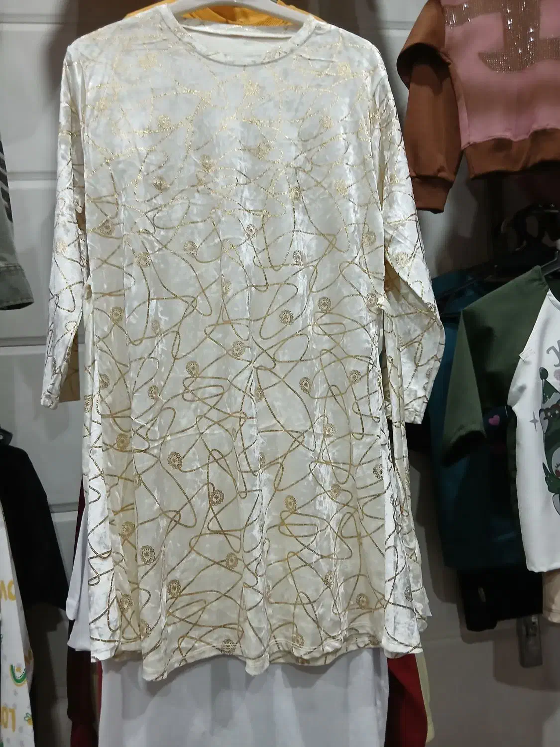 لباس نو|لباس|قم, ولیعصر|دیوار