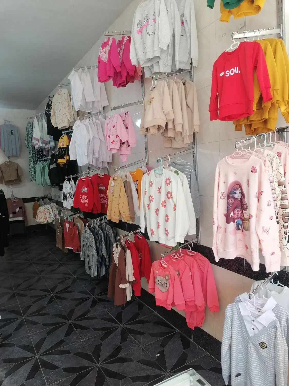 تخفیف ویژه به دلیل جمع کردن فروشگاه|لباس|مرند, |دیوار