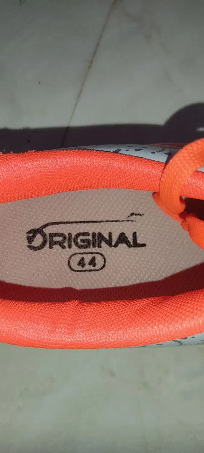 کفش فوتسال|کیف، کفش، کمربند|سمنان, |دیوار