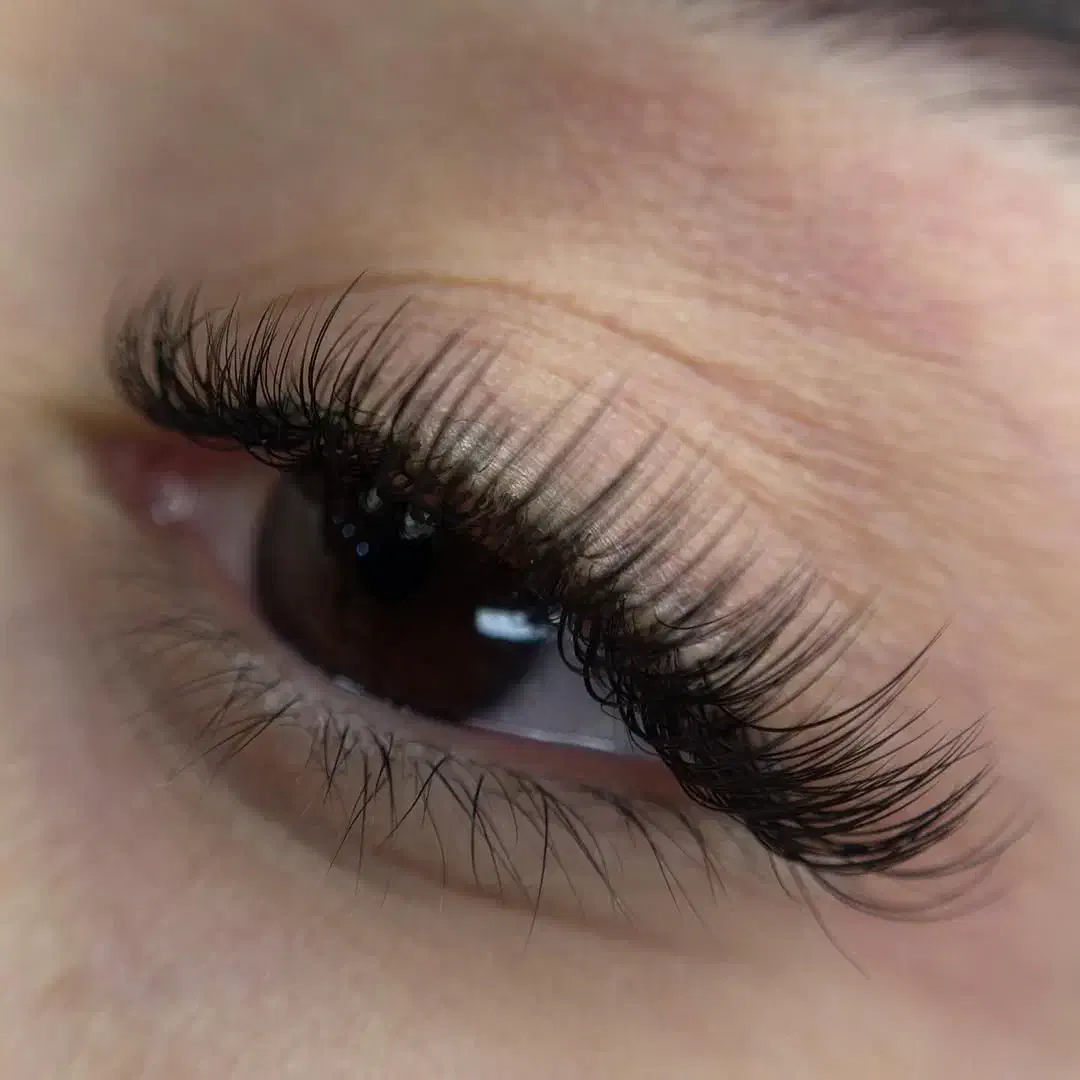 خدمات اکستنشن مژه و لیفت مژه و ابرو و بوتاکس مژه|خدمات آرایشگری و زیبایی|اهرم, |دیوار