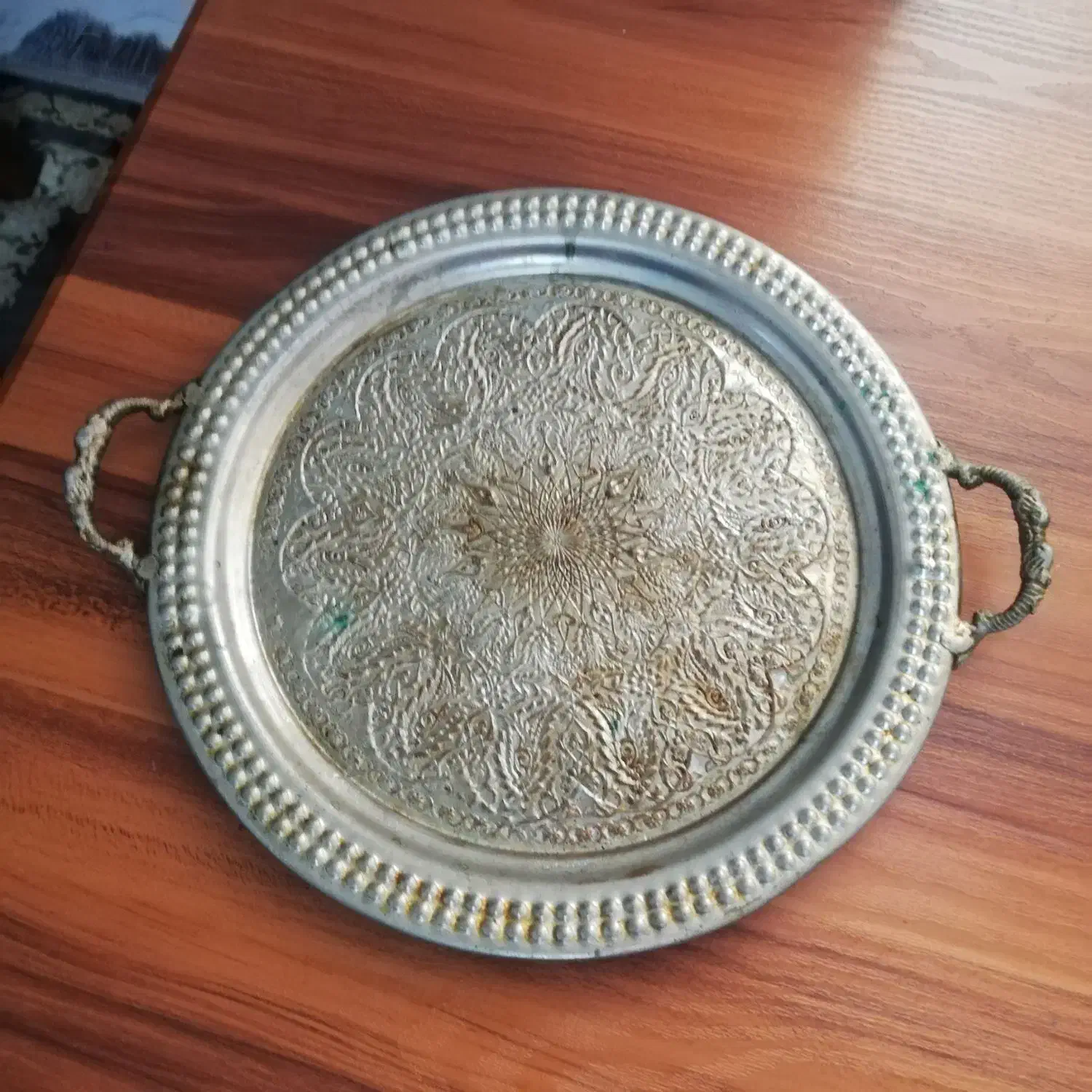 سینی قدیمی قلم زنی شده|کلکسیون اشیاء عتیقه|رشت, پیرکلاچای|دیوار