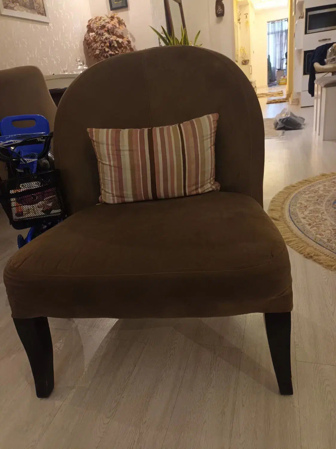 سرویس مبل ۸ نفره  و میز نهار خوری ۶ نفره|مبلمان خانگی و میز عسلی|رشت, آزادگان|دیوار