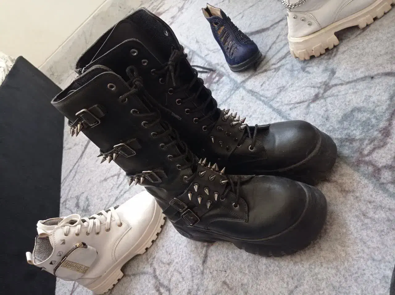 پوتین کتونی صندل جدید شیک|کیف، کفش، کمربند|قم, چهل درخت|دیوار