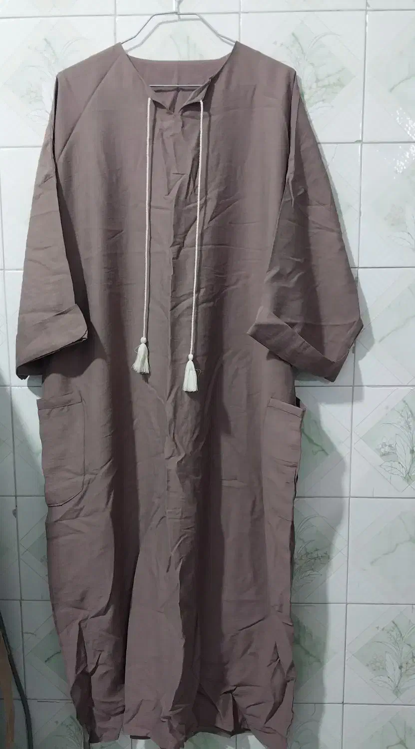 چند عدد لباس نو|لباس|قم, نیروگاه|دیوار