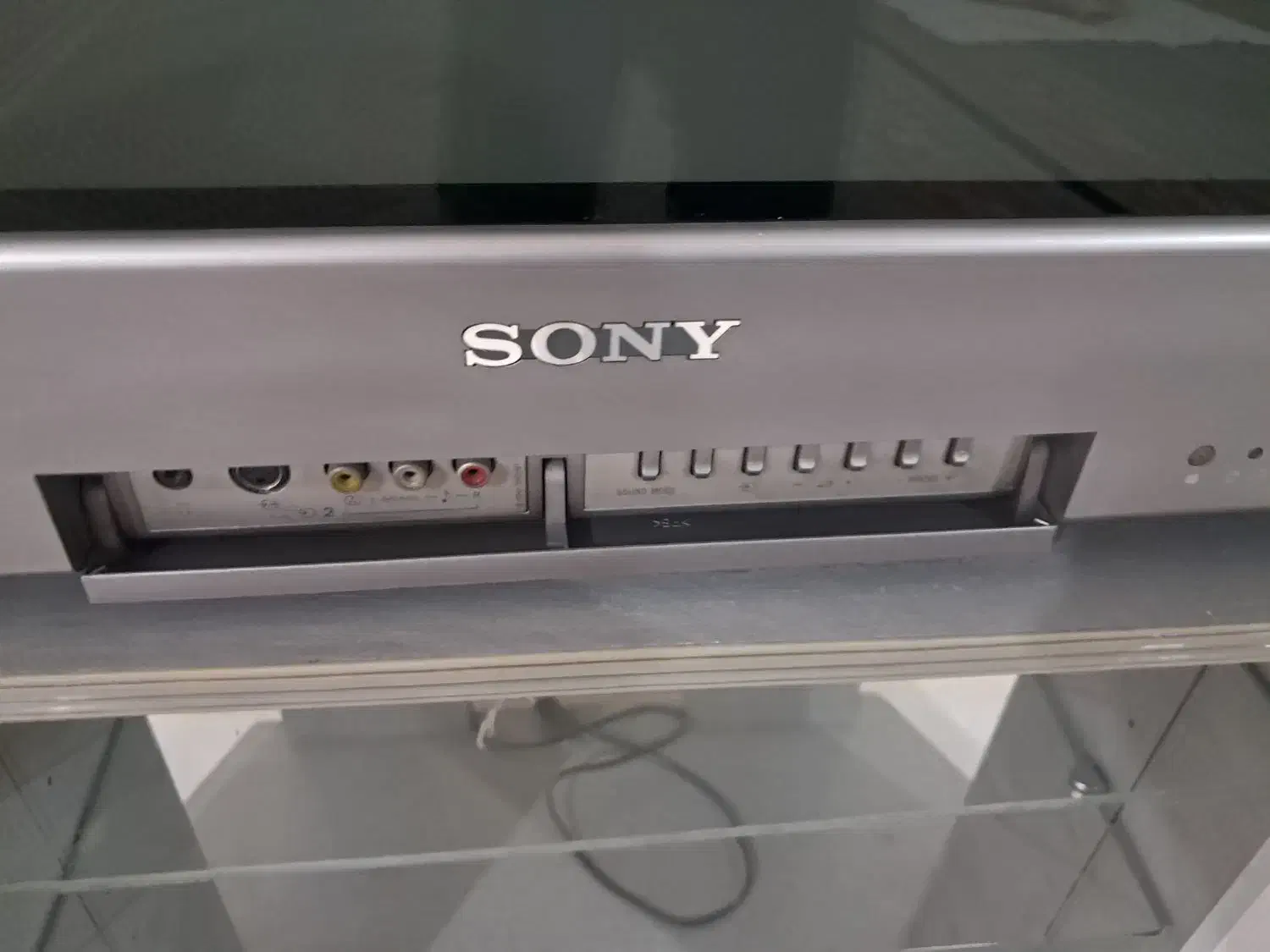 تلویزیون سونی۲۹ با میز|تلویزیون و پروژکتور|پیر بکران, |دیوار