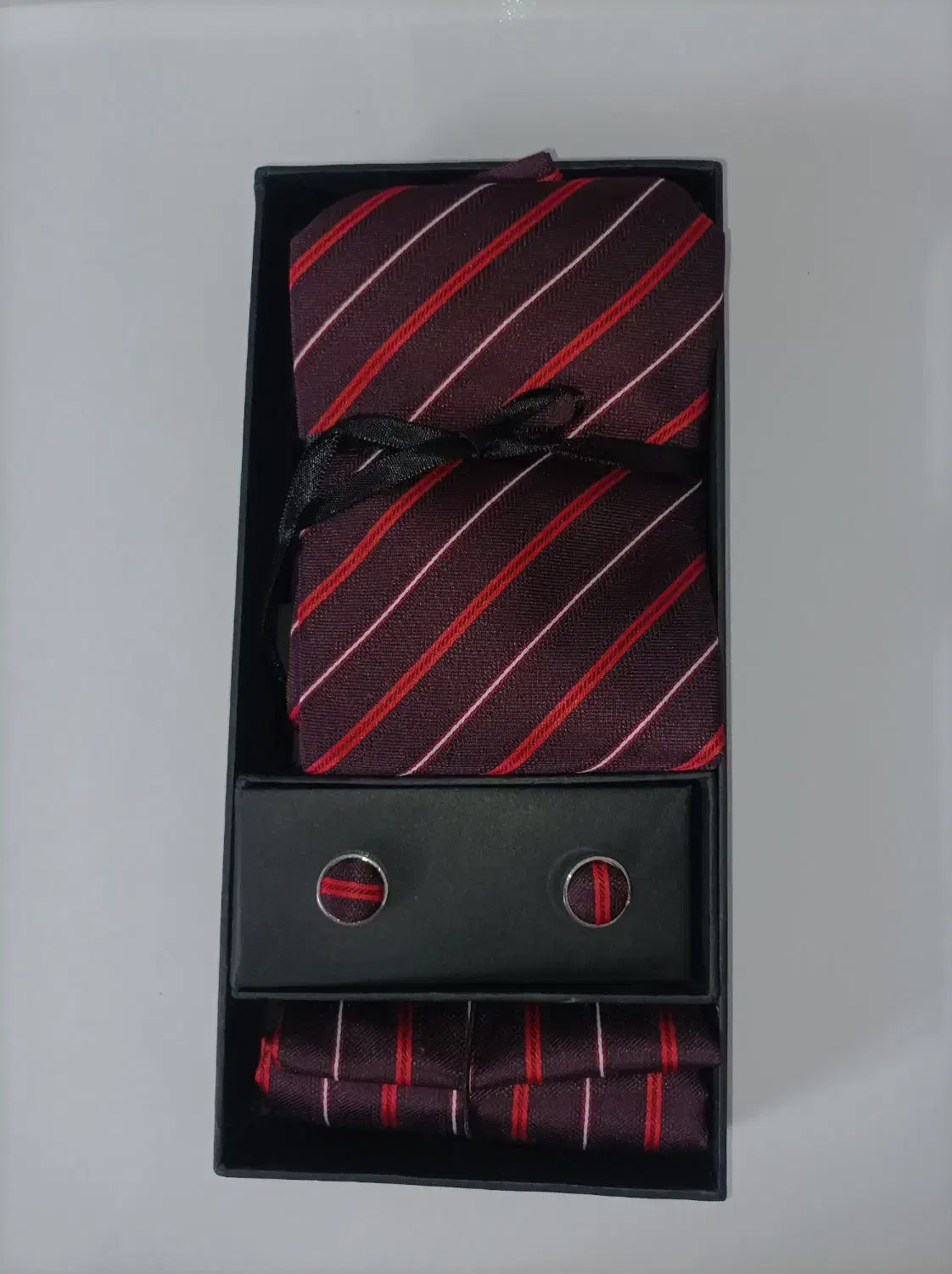 سردکمه ای و کراوات|لباس|قم, مسجد امام حسن|دیوار