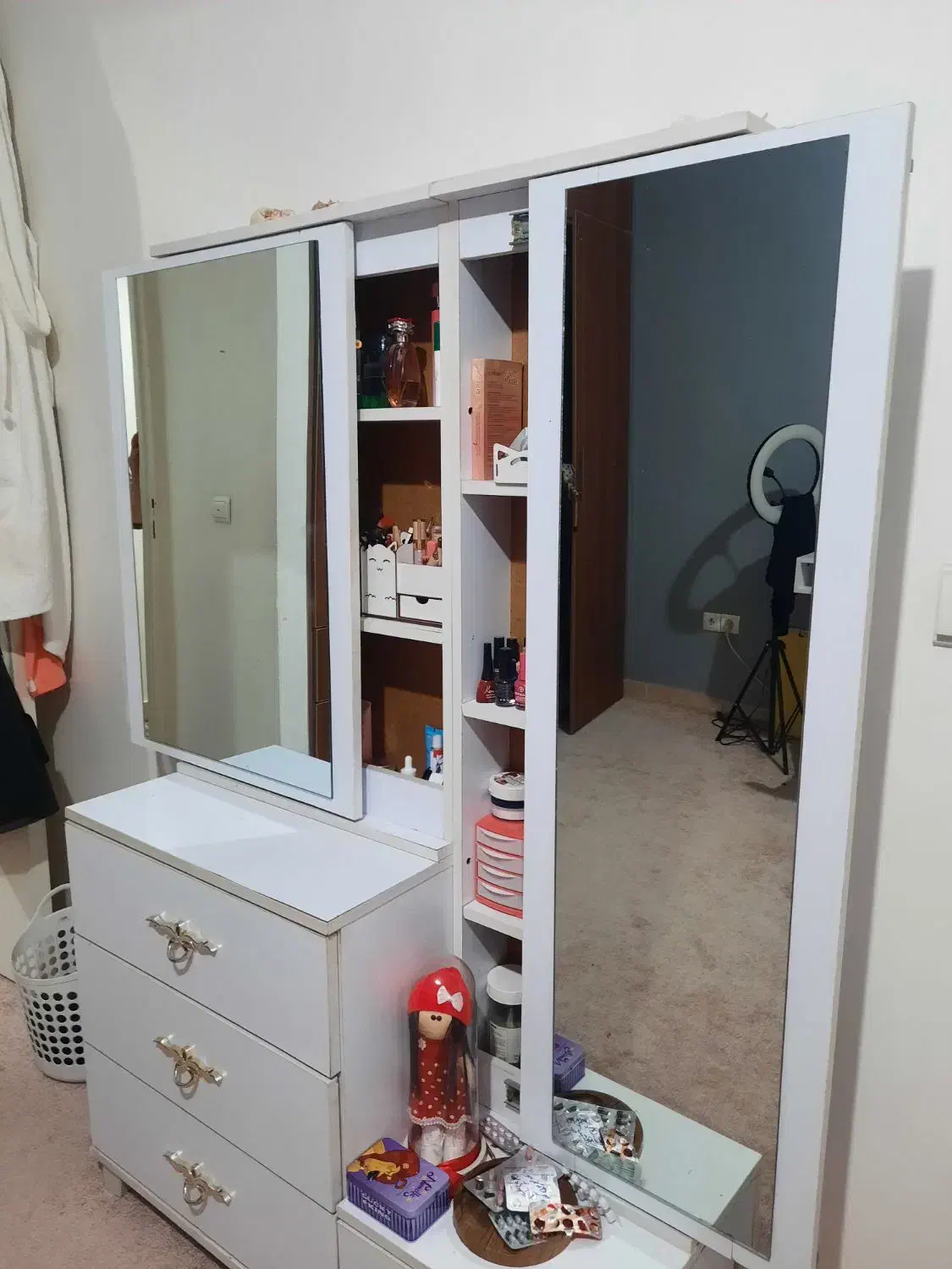 میز آرایش|تخت و سرویس خواب|هشتگرد, فاز ۳ مهستان|دیوار