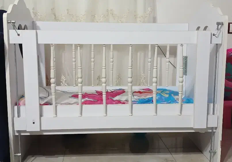 تخت گهوارهی کودک|تخت و صندلی بچه|سنگر, |دیوار