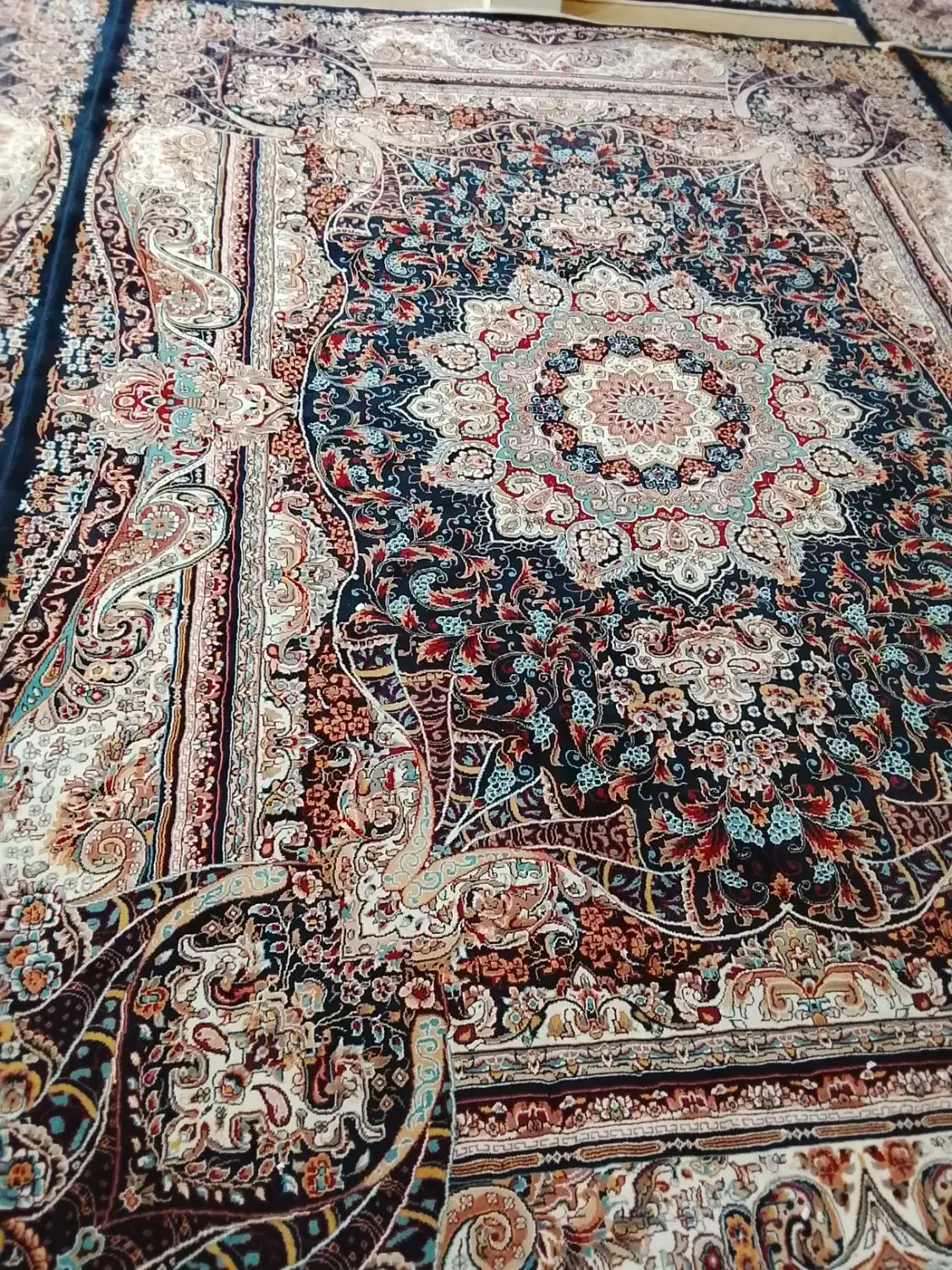 فرش ۹ متری|فرش|تربت‌حیدریه, پائین ولایت|دیوار