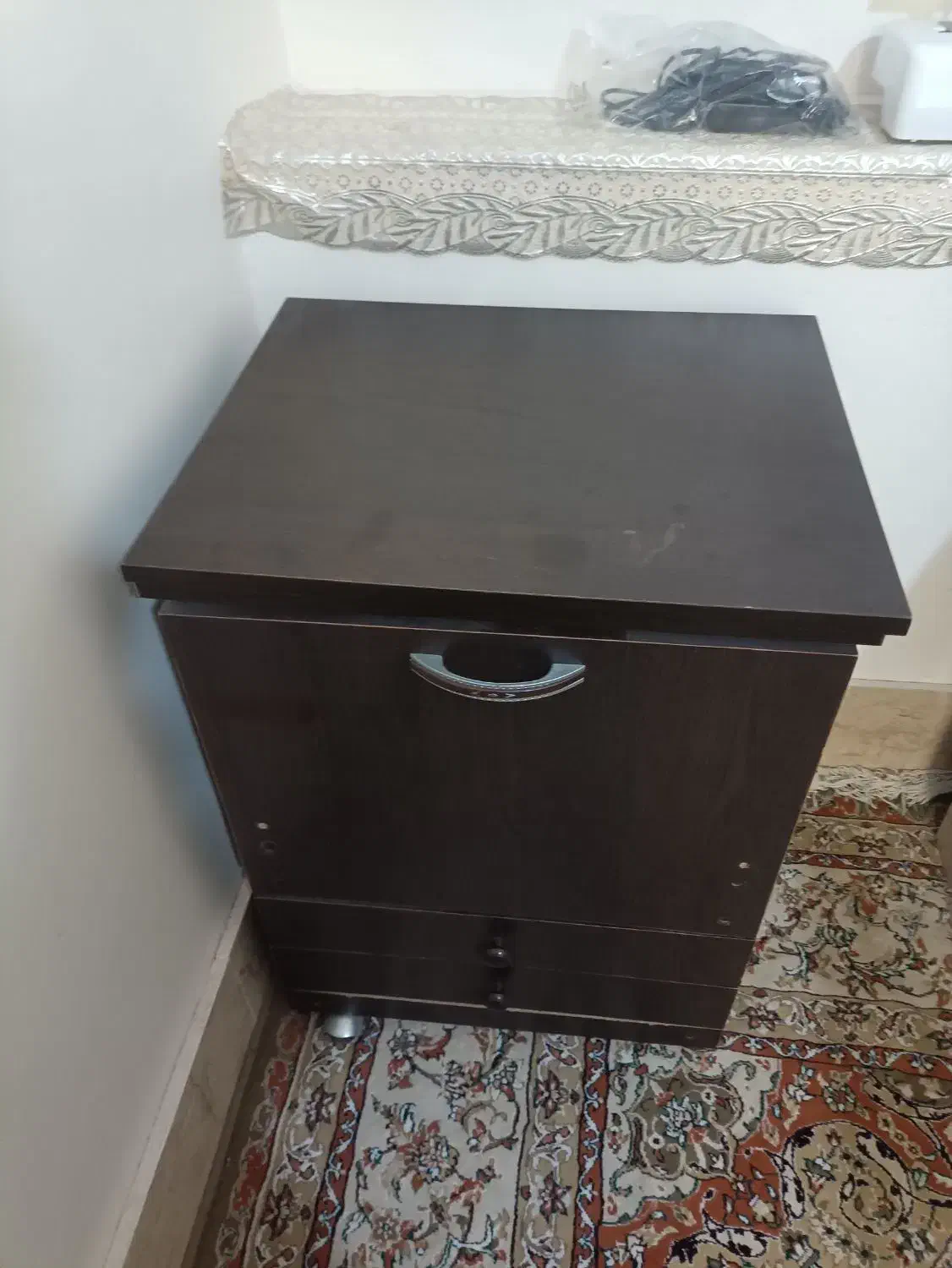 میز چرخ خیاطی و چرخ خیاطی|چرخ خیاطی و ریسندگی|آباده, |دیوار