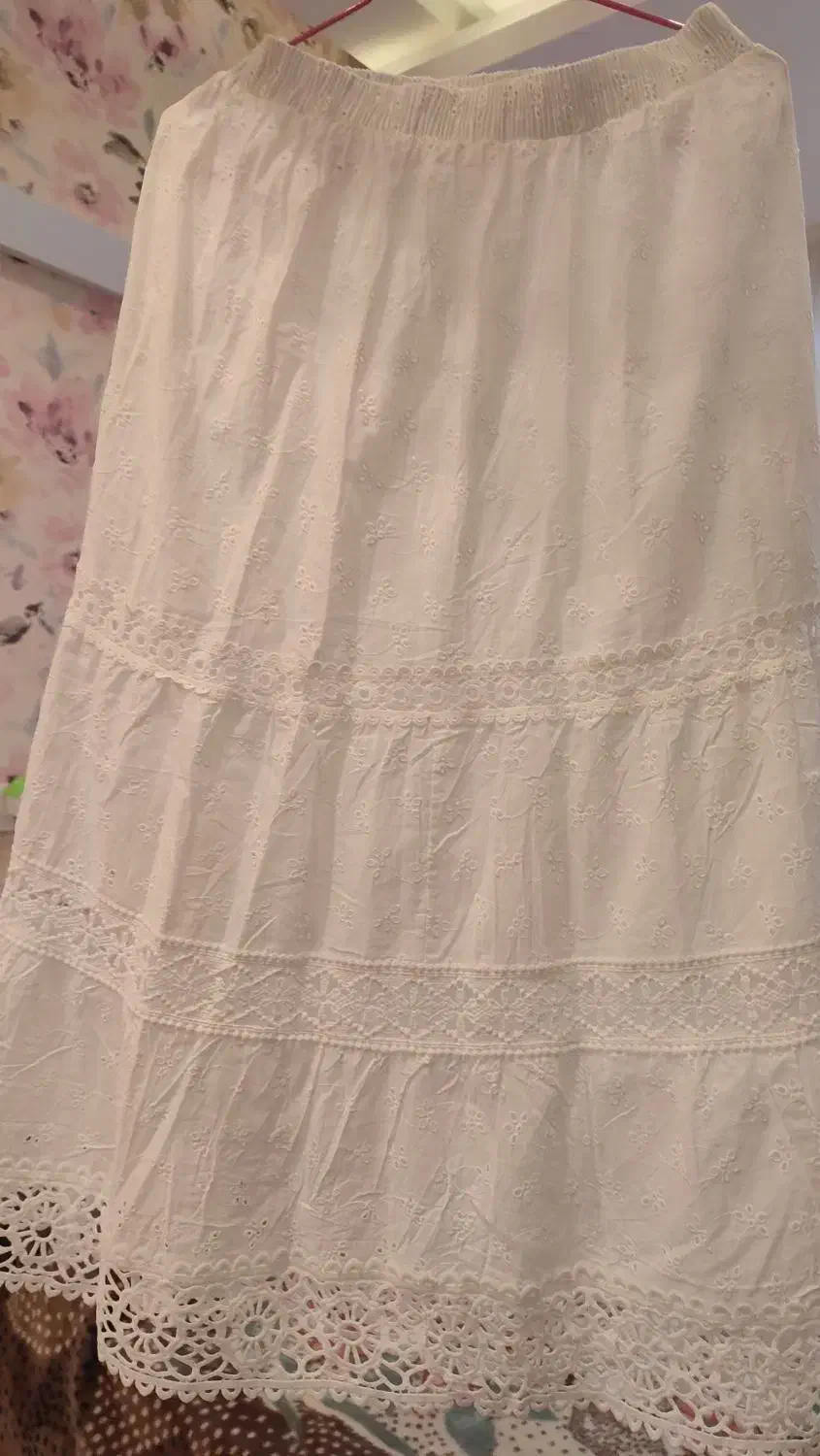 دامن سفید خامه دوزی نو|لباس|رشت, معلم|دیوار