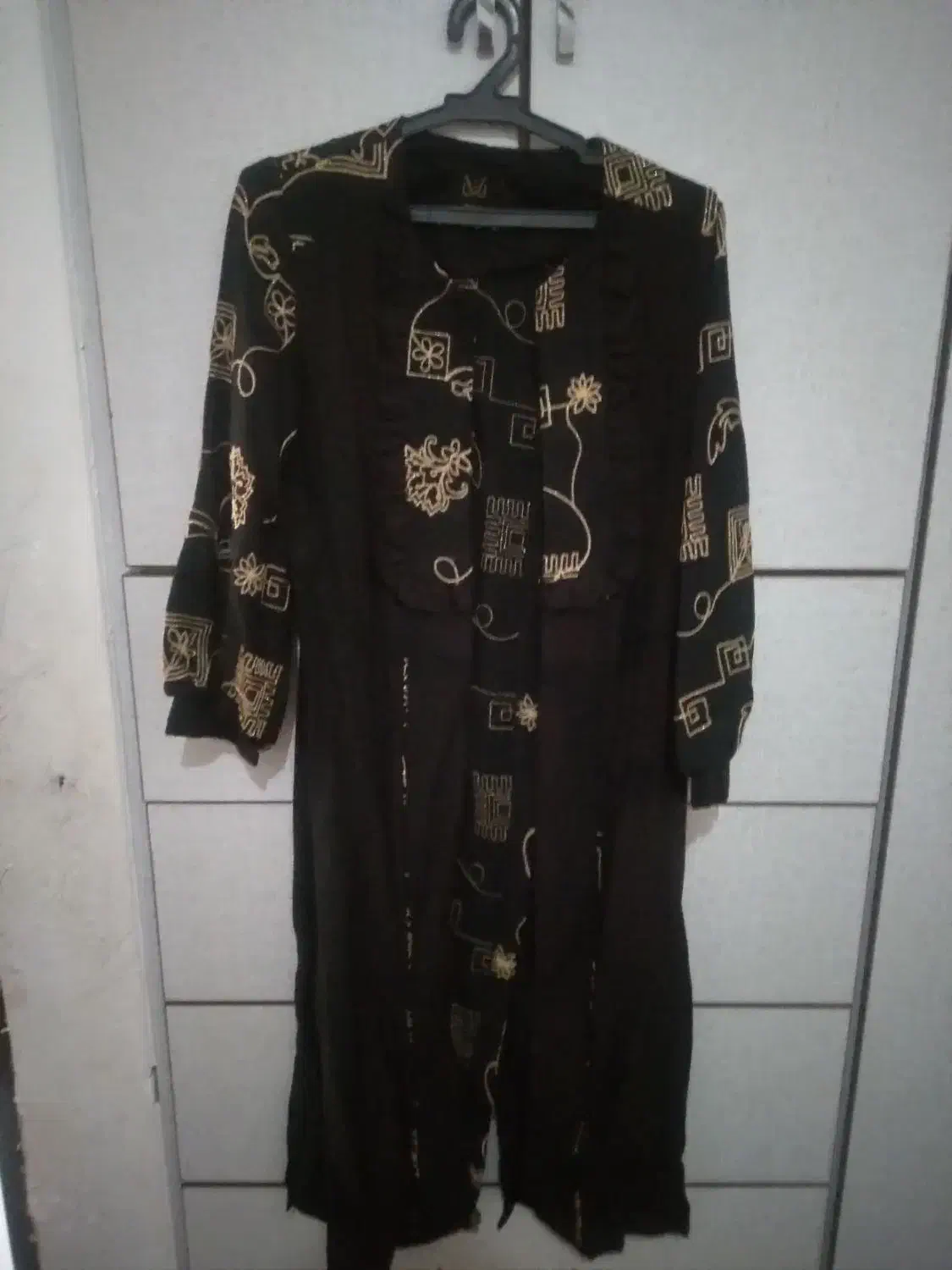 تعدادی مانتو|لباس|بروجرد, |دیوار