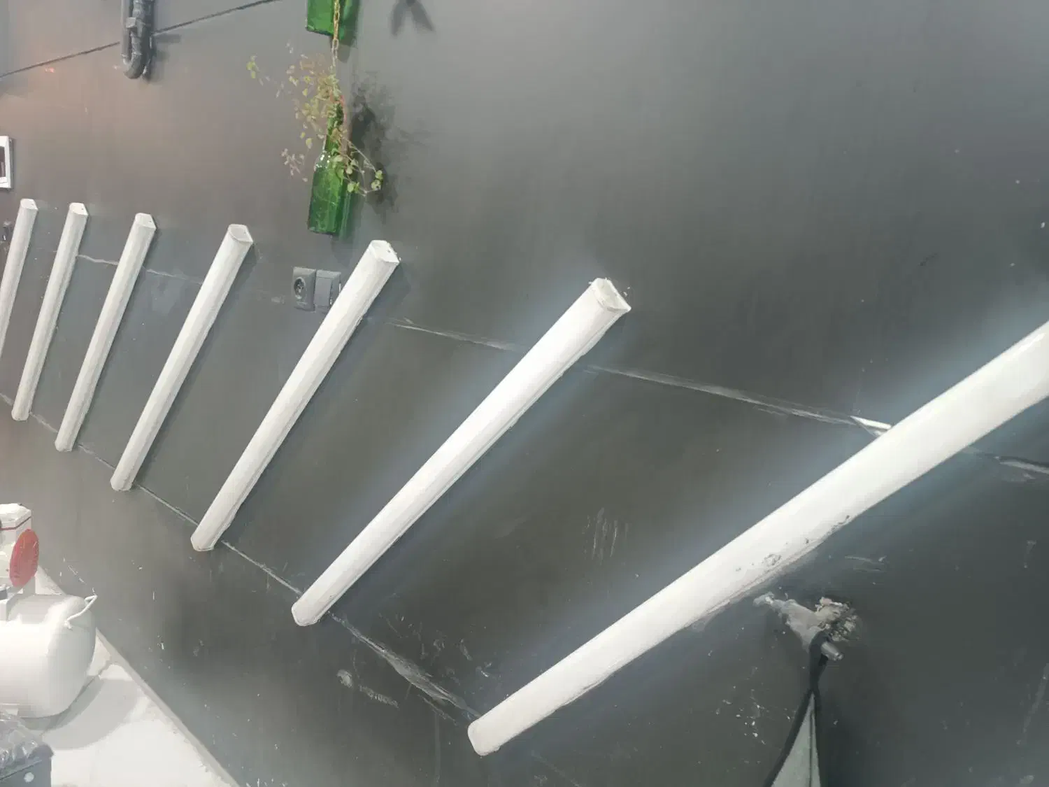 تعداد 29 عدد براکت مهتابی|لامپ و چراغ|نیشابور, میدان حافظ|دیوار