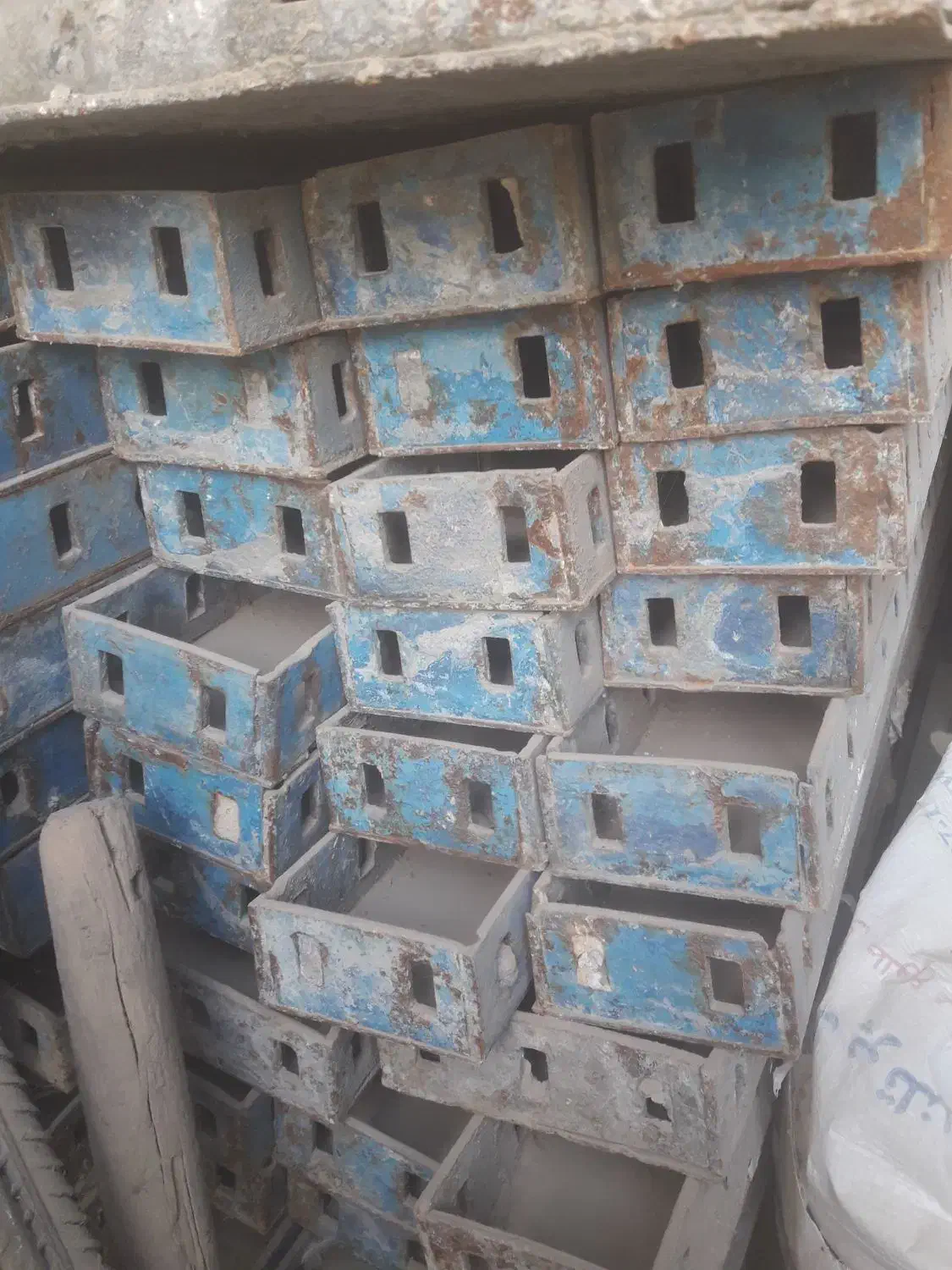 قالب فلزی و بالابر ۵۰۰کیلویی|مصالح و تجهیزات ساختمان|قوچان, |دیوار