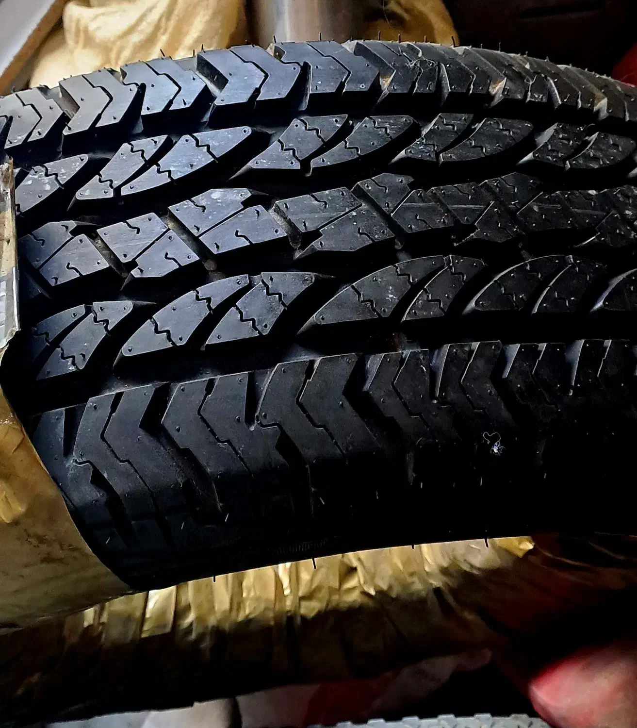 لاستیک نوارپیچ و آکبند|قطعات یدکی و لوازم جانبی|تربت جام, بیست متری منبع آب|دیوار