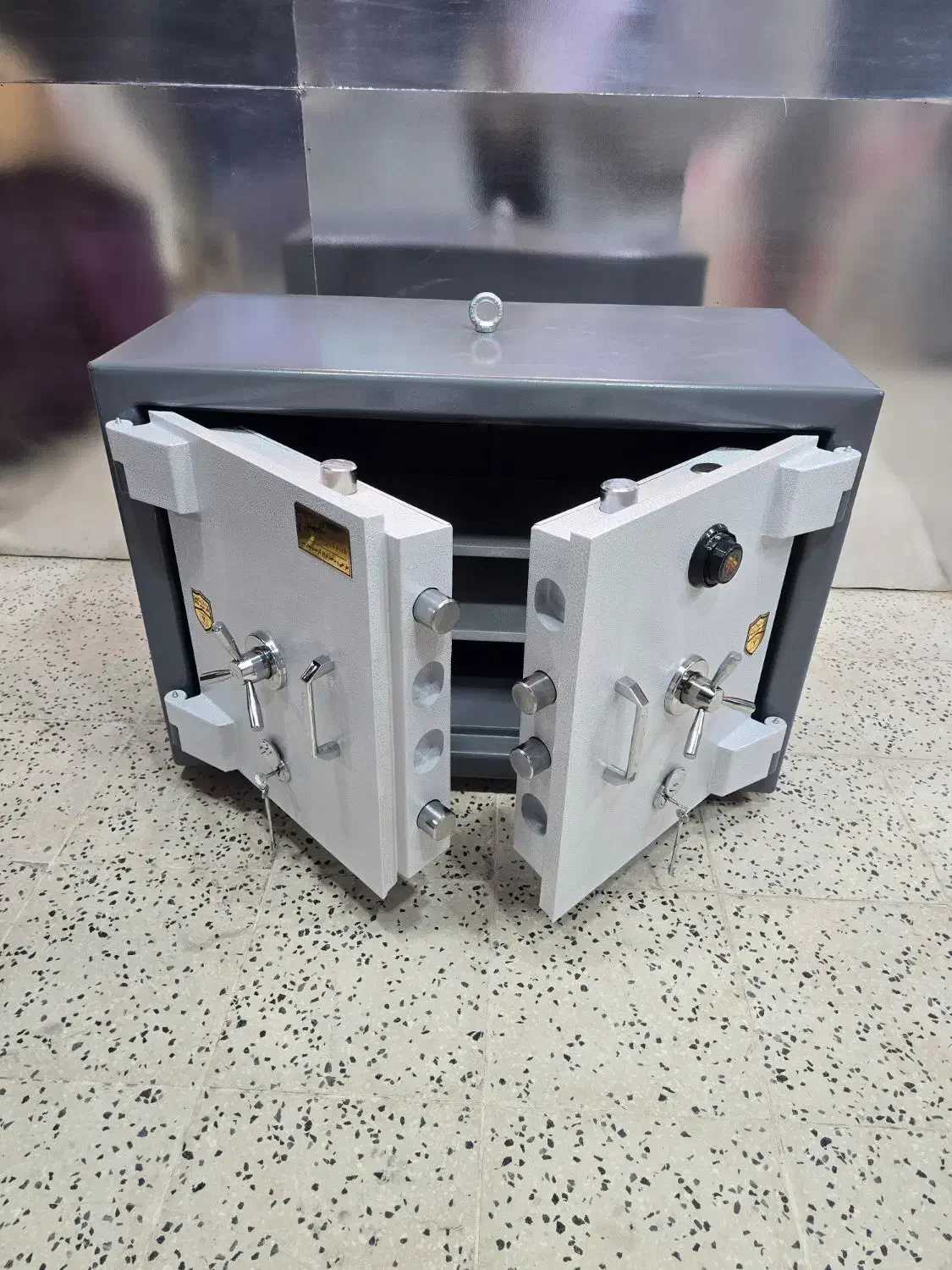 گاوصندوق زیرویترینی گاو صندوق زیرمیزی|ابزارآلات|رشت, گلسار|دیوار