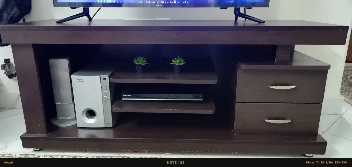 میز تلویزیون چوبی سالم،درحدنو..ارسال رایگان|میز تلویزیون|مشهد, چهارچشمه|دیوار