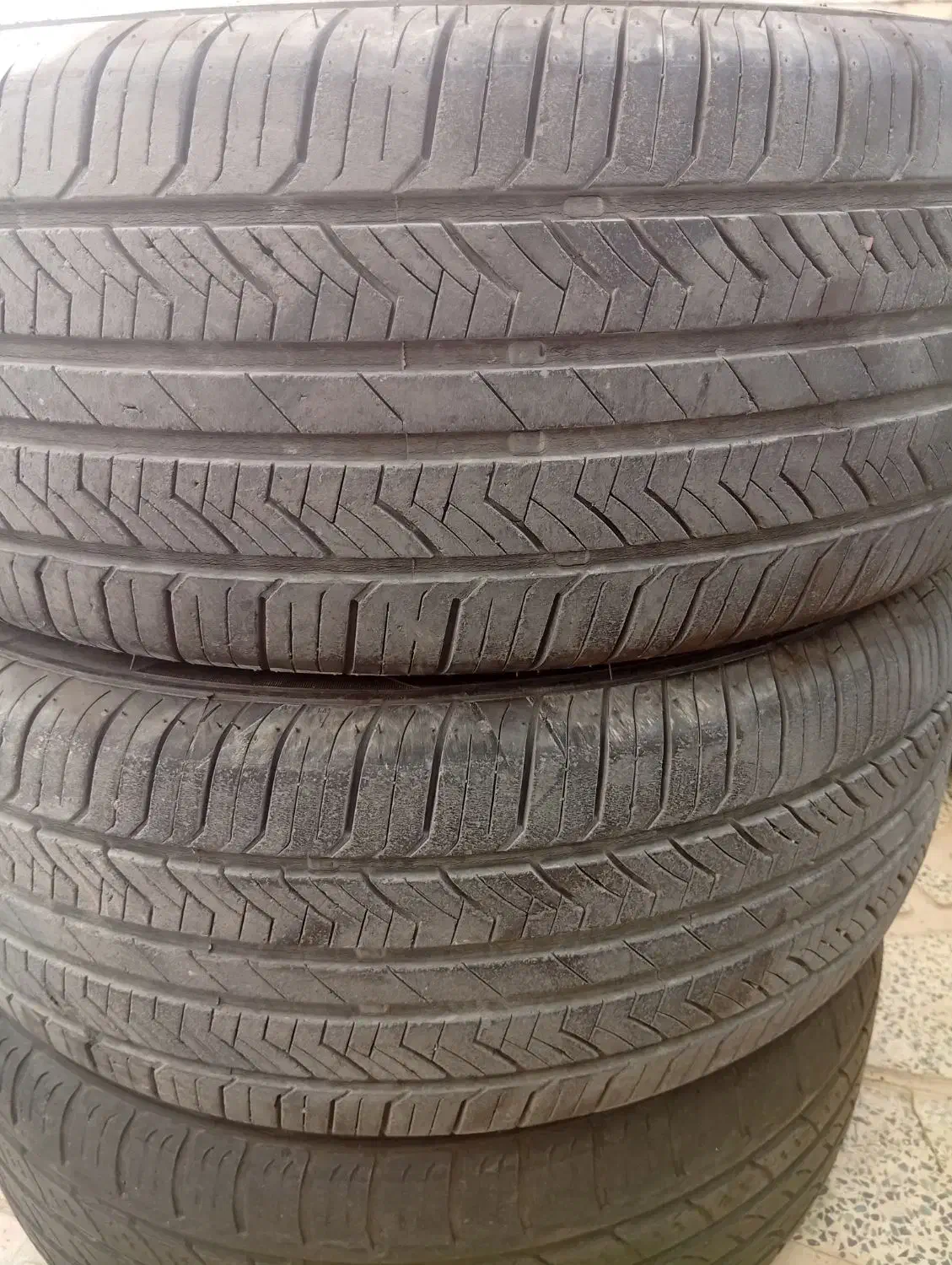 لاستیک 205 کار کرده چهار حلقه|قطعات یدکی و لوازم جانبی|صدرا-فارس, فاز ۱|دیوار