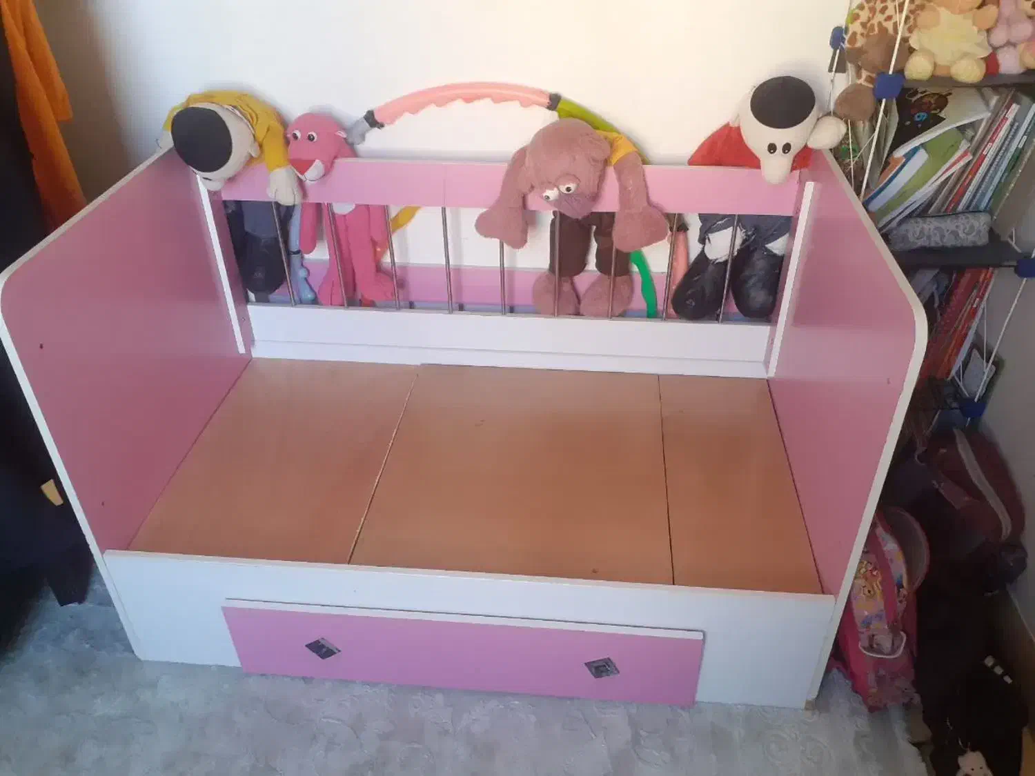 تخت کودک صورتی|تخت و سرویس خواب|قم, پردیسان|دیوار