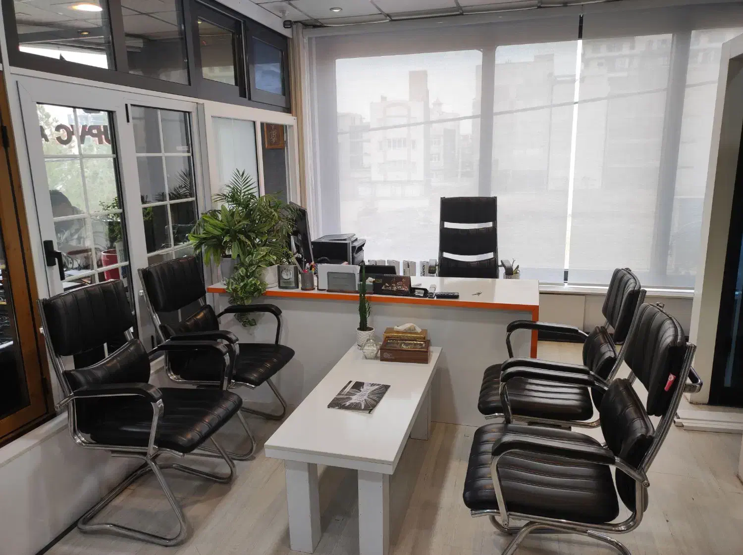 تعدادی صندلی اداری|دفتر کار|قم, قلعه یزدیها|دیوار