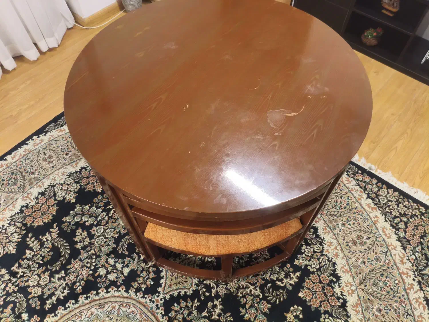 میز غذاخوری ۴ نفره گرد کم جا|میز و صندلی غذاخوری|یزد, |دیوار