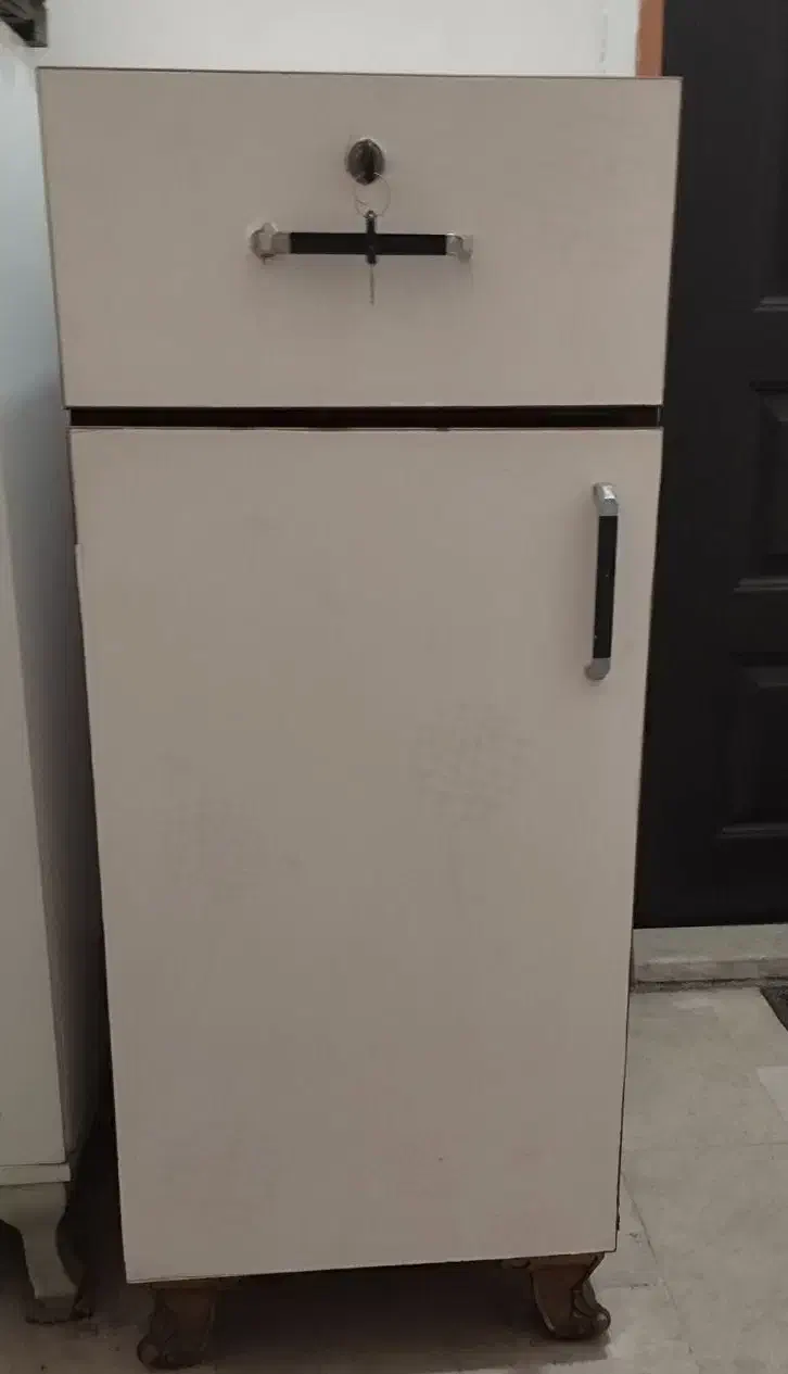 کتابخانه|کتابخانه، شلف، قفسه‌های دیواری|رشت, پیرکلاچای|دیوار