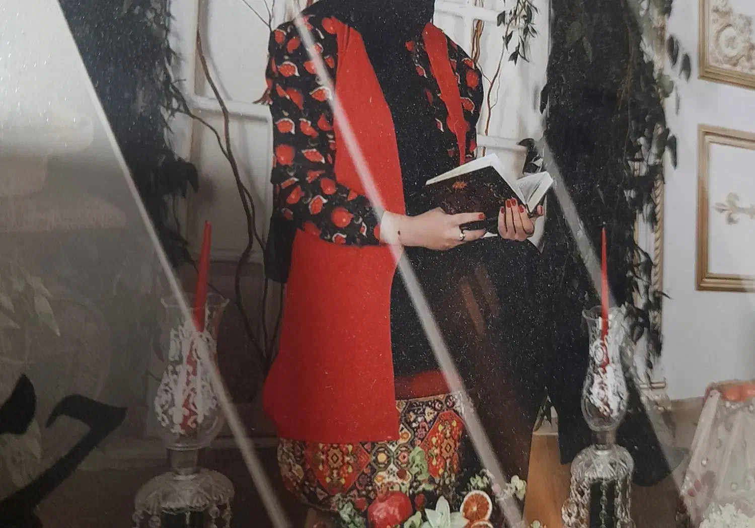 لباس یلدایی،|لباس|قم, باغ شریفی|دیوار