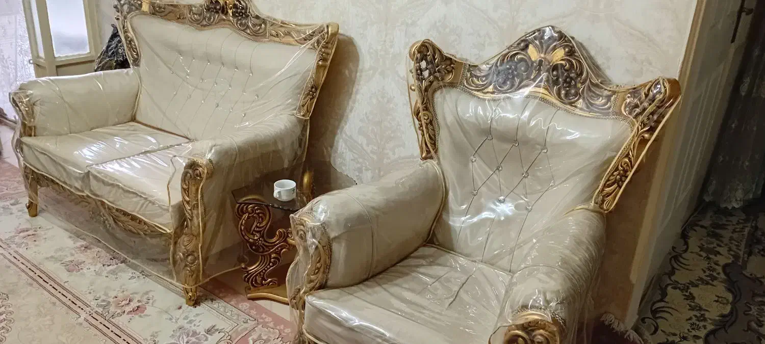 مبل کرمی طلایی چوب با روکش|مبلمان خانگی و میز عسلی|اسلام‌شهر, شهرک محمدیه|دیوار