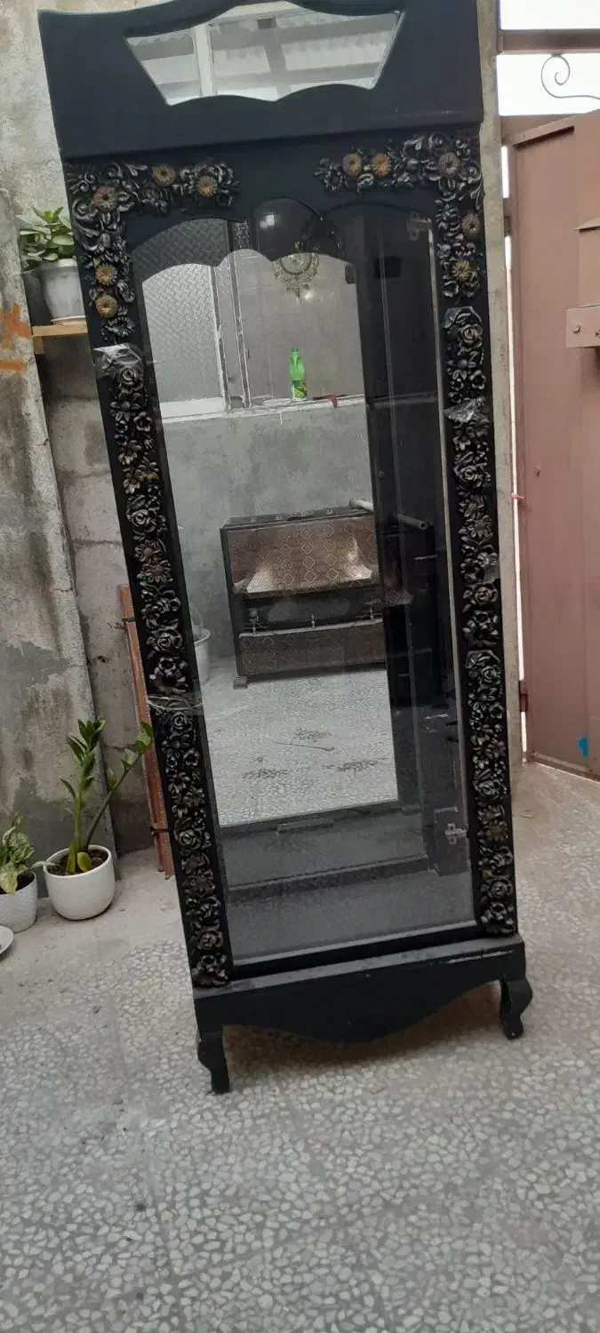 بوفه بدون ایراد با ۳تاشیشه های کاملا سالم سالم|بوفه، ویترین، کنسول|بندر انزلی, پیل علی باغ|دیوار