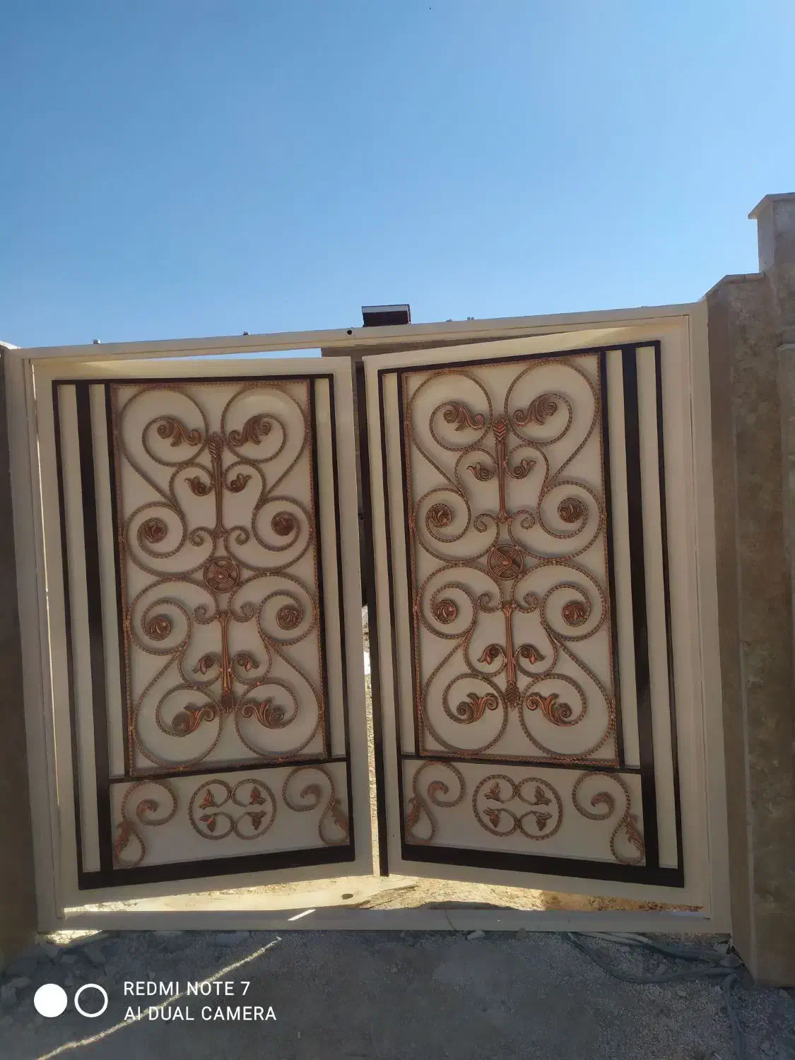 رنگ آمیزی و نقاشی ساختمان|خدمات پیشه و مهارت|شیراز, گویم|دیوار