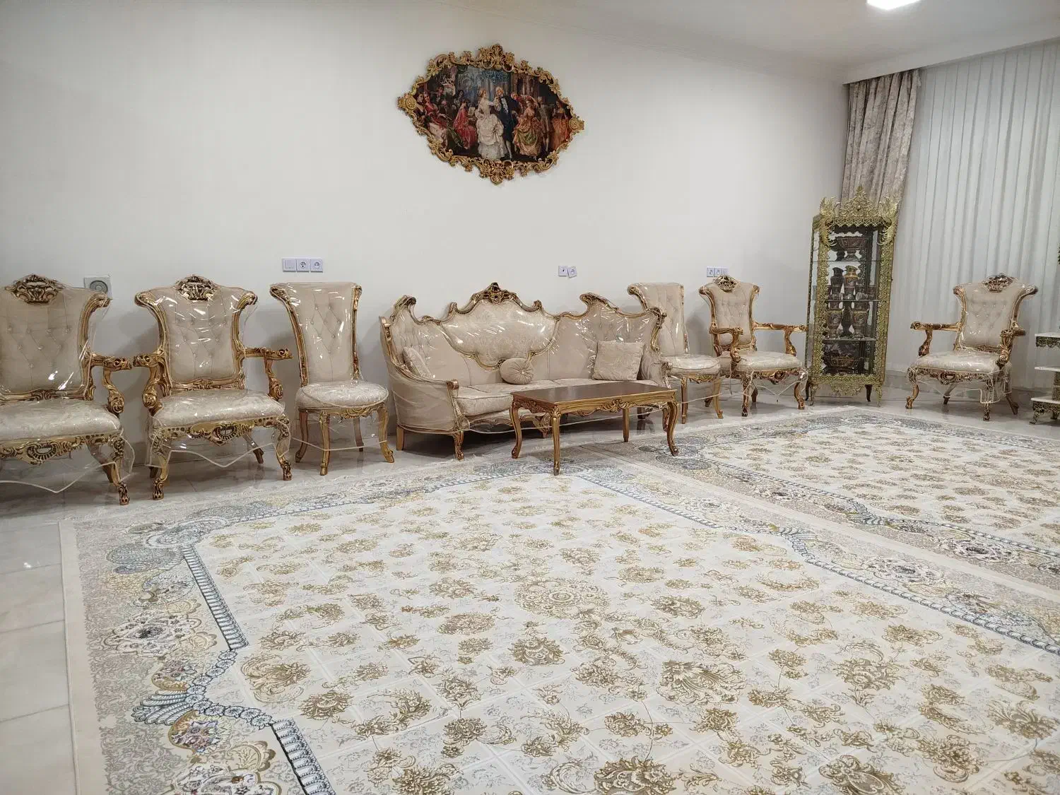 مبل سلطنتی ۹نفره|مبلمان خانگی و میز عسلی|ششطراز, |دیوار