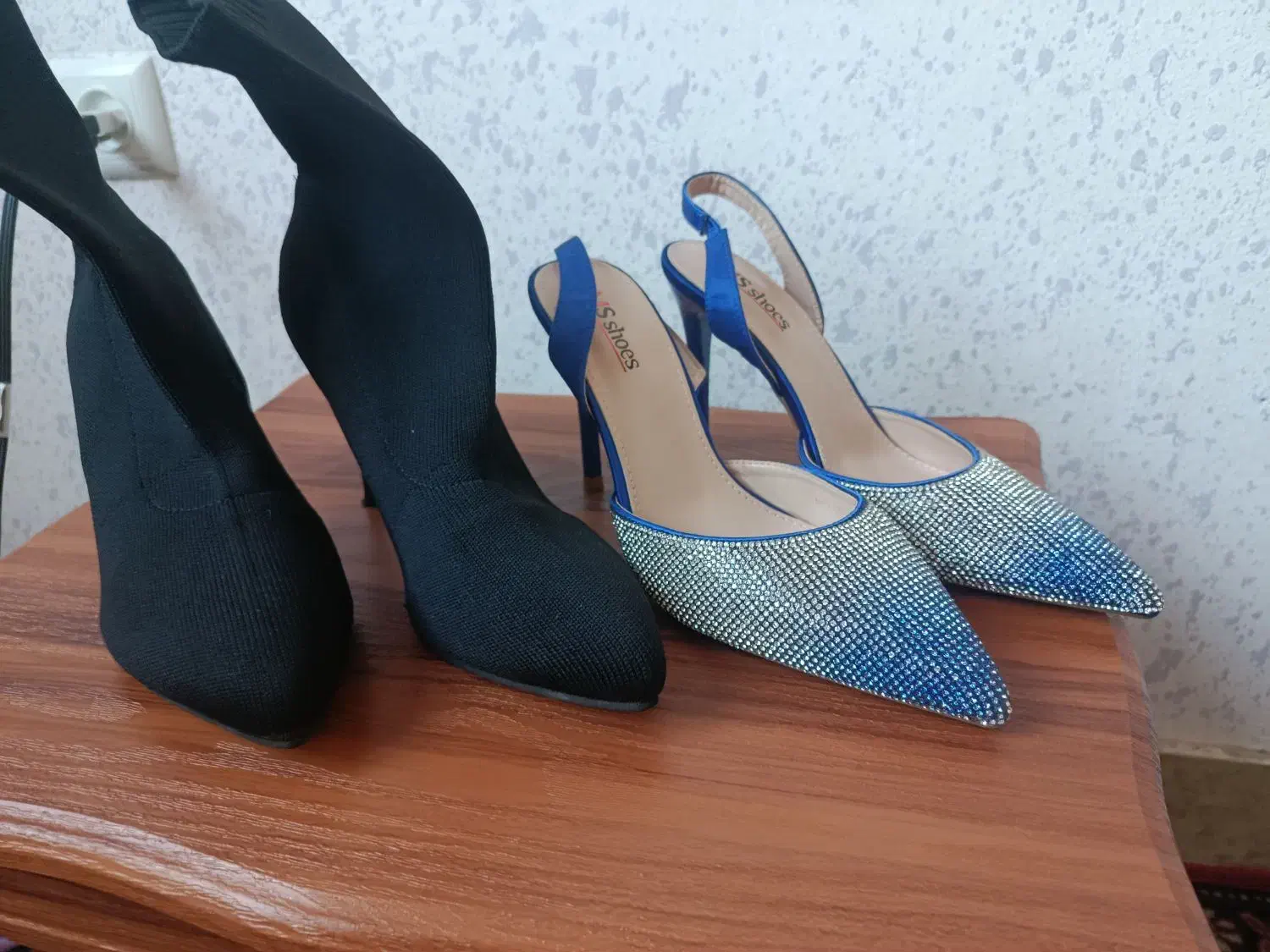 فروش ۳ عدد کفش زنانه|کیف، کفش، کمربند|پرند, فاز ۵|دیوار