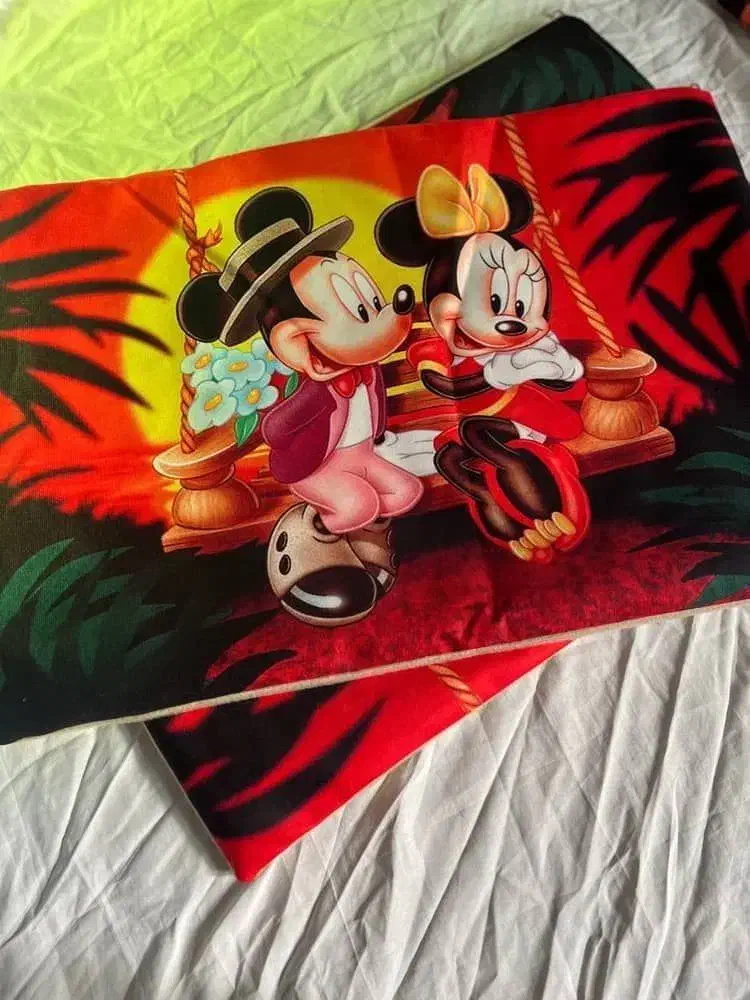 روبالشتی|رختخواب، بالش، پتو|طبس, |دیوار