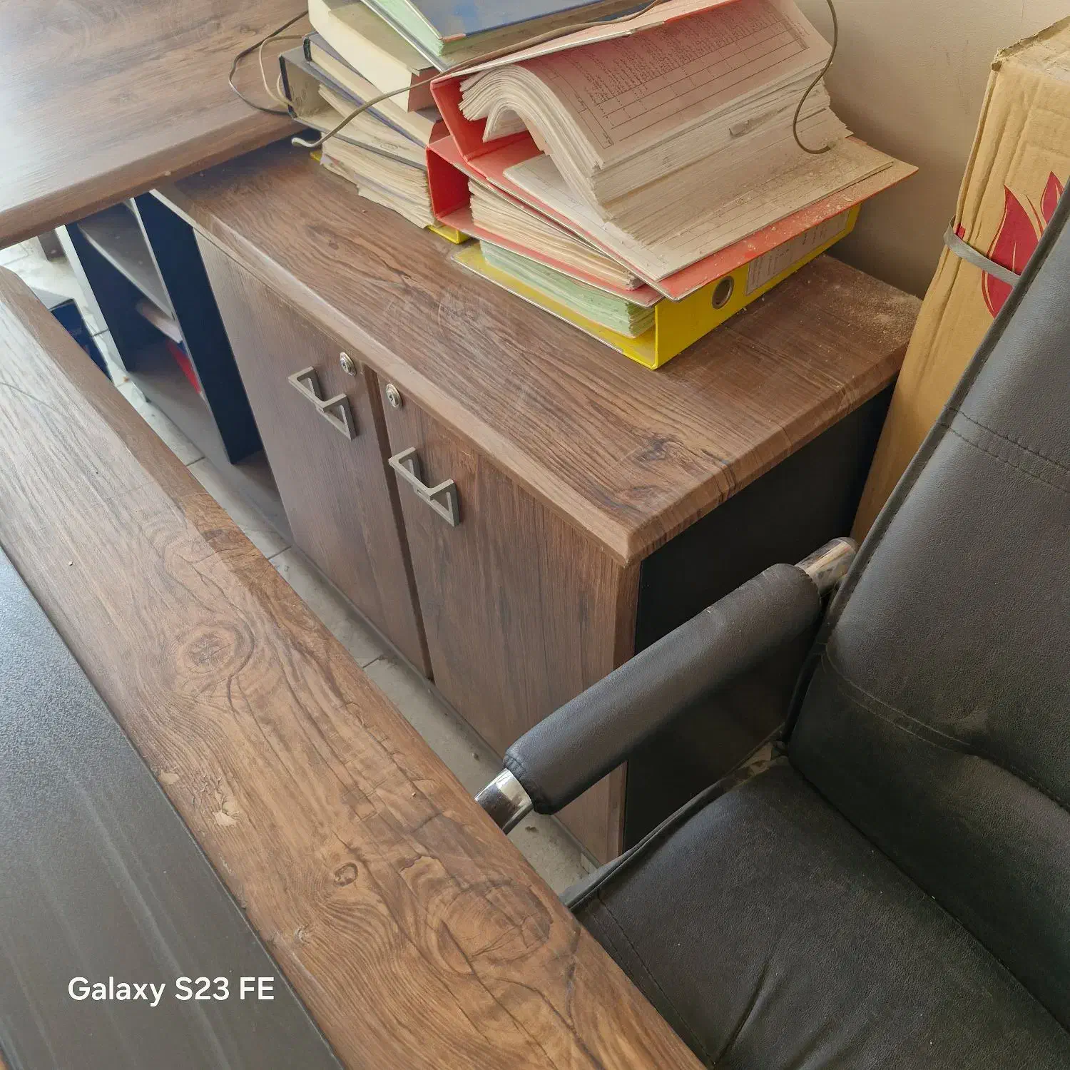 میز مدیرت ومیز جلسه با۴ سندلی|مبلمان اداری|تهران, صادقیه|دیوار