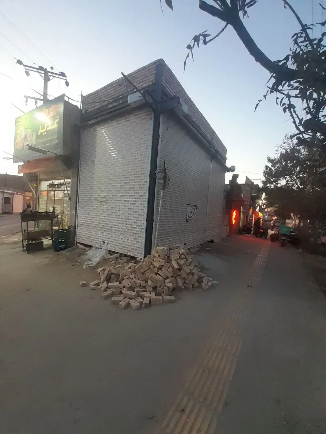 مغازه فروشی دونبش حاشیه سیمتری طالقانی ورحمت جنوبی|فروش مغازه و غرفه|نیشابور, کشتارگاه|دیوار