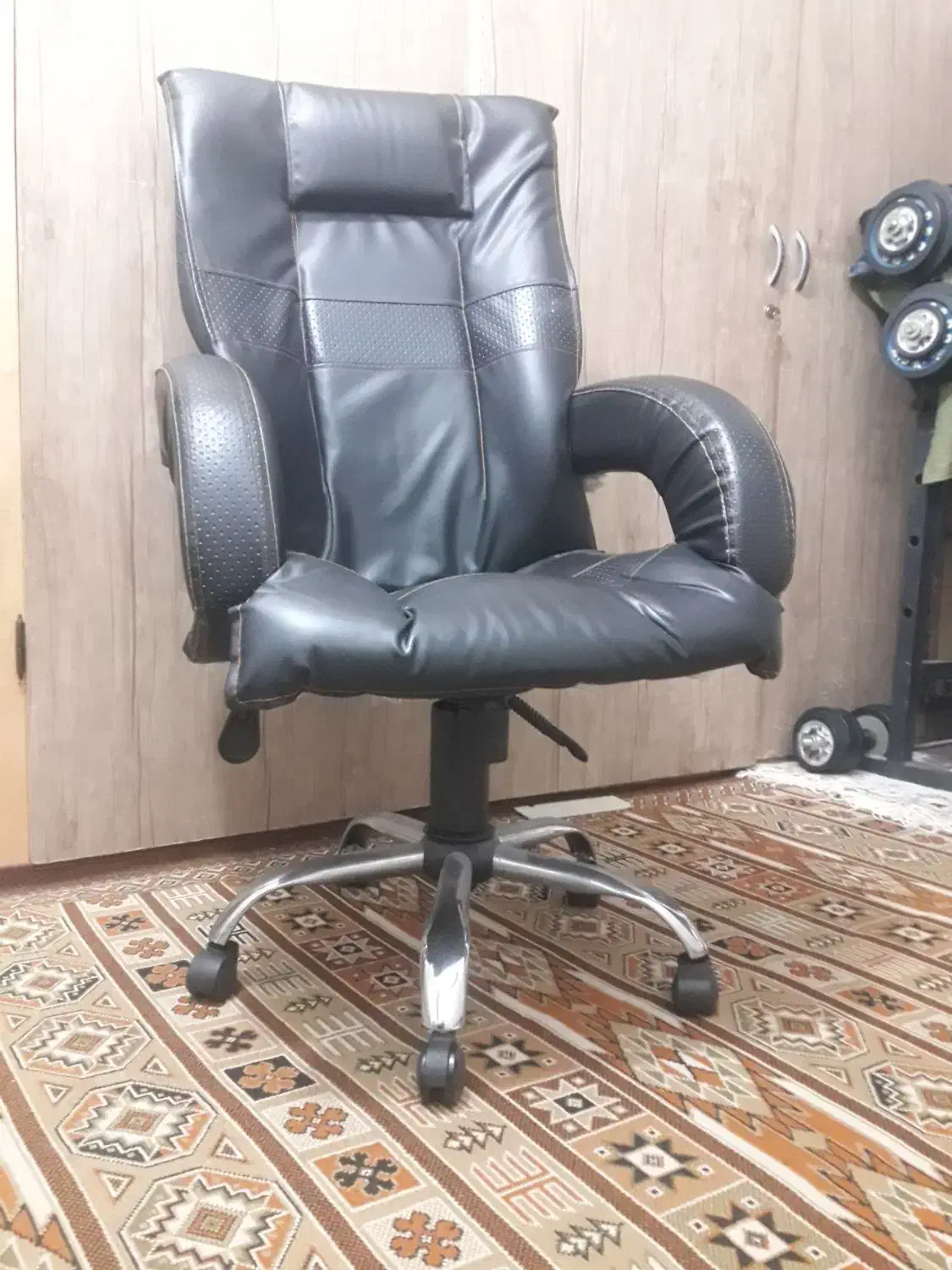 صندلی مدیریت و یا کامپیوتر گیمینگ در حد|صندلی و نیمکت|قرچک, باقرآباد|دیوار