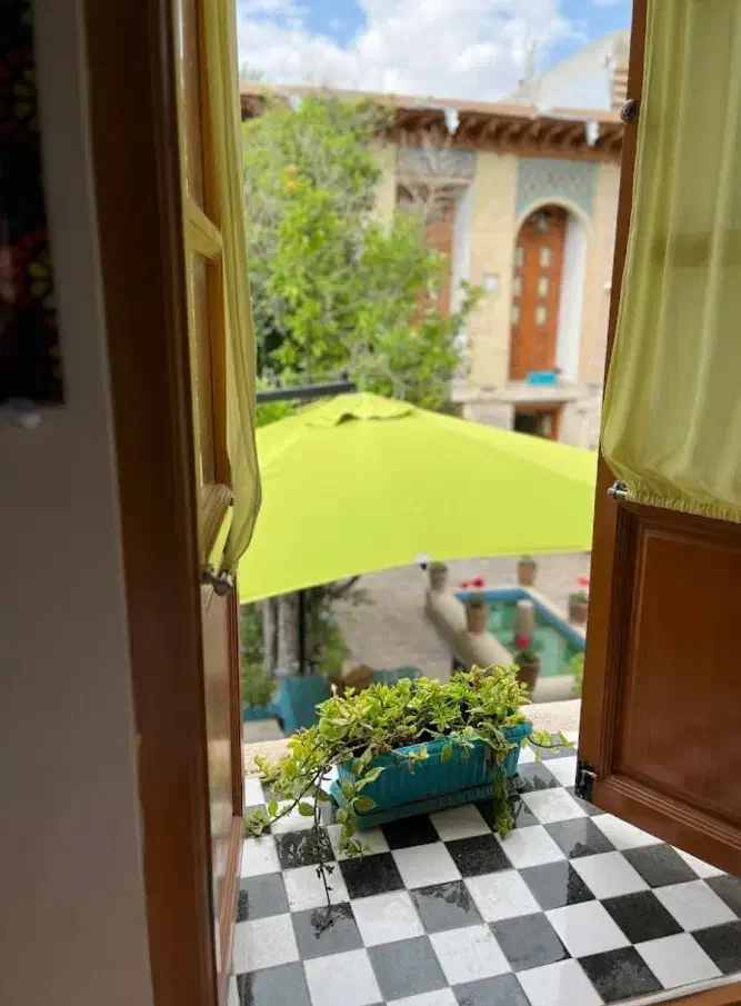 اقامتگاه فعال با تجهیزات|فروش خانه و ویلا|شیراز, لب آب|دیوار