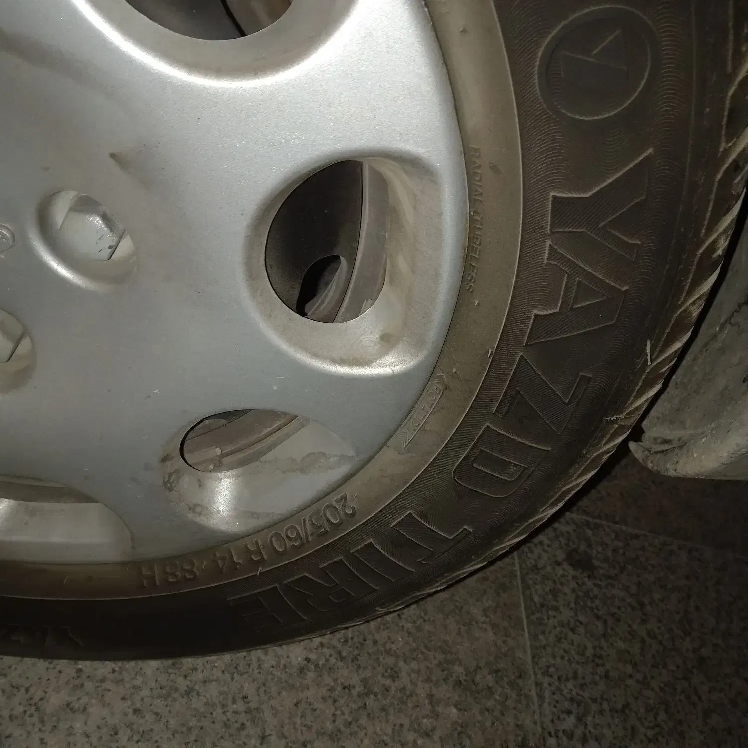 لاستیک ۲۱۵ سالم(شخصی) ۲۰۲۳|قطعات یدکی و لوازم جانبی|کرج, ساسانی (قلمستان)|دیوار