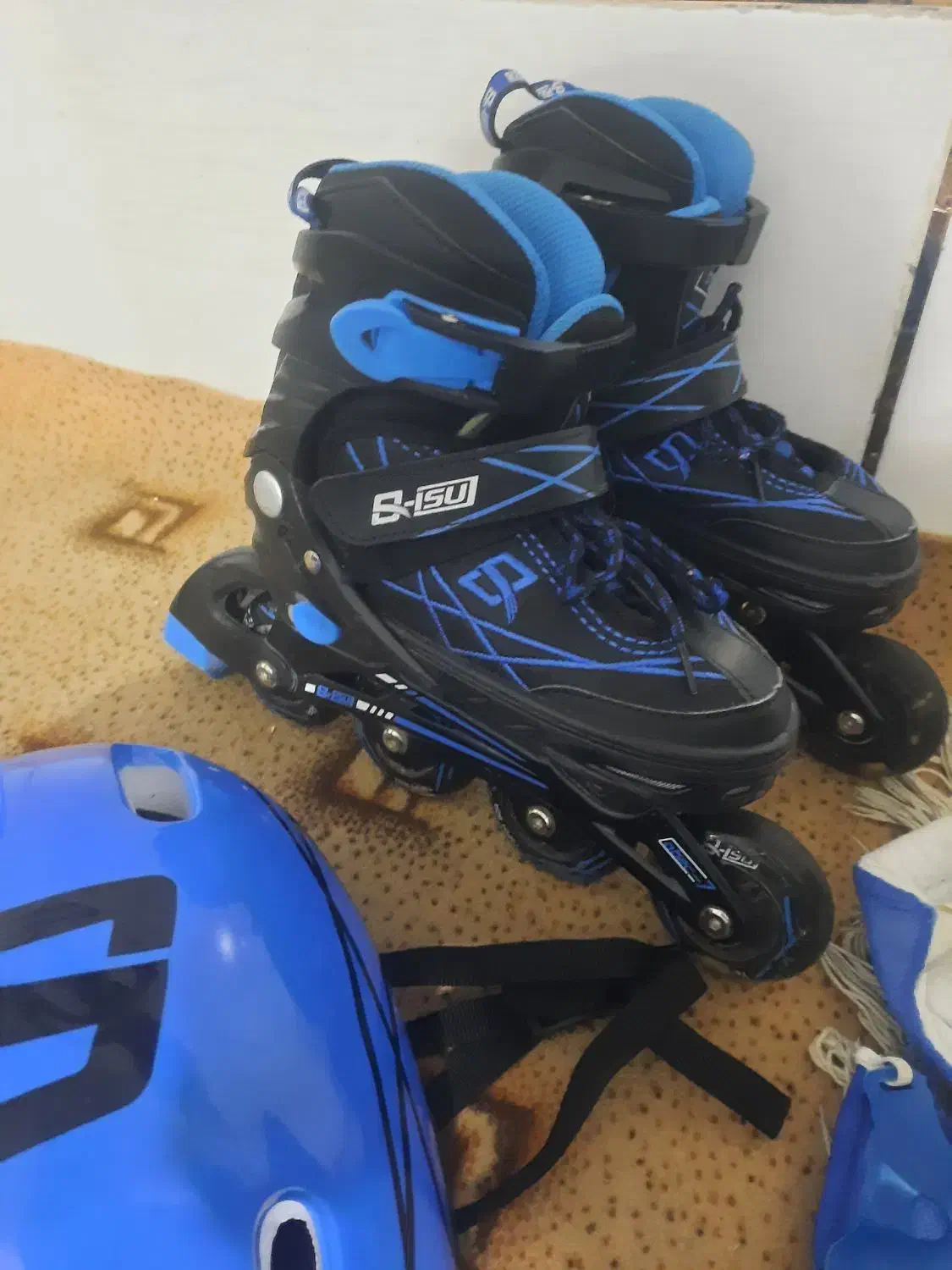 کفش اسکیت|دوچرخه، اسکیت، اسکوتر|کهنوج, |دیوار