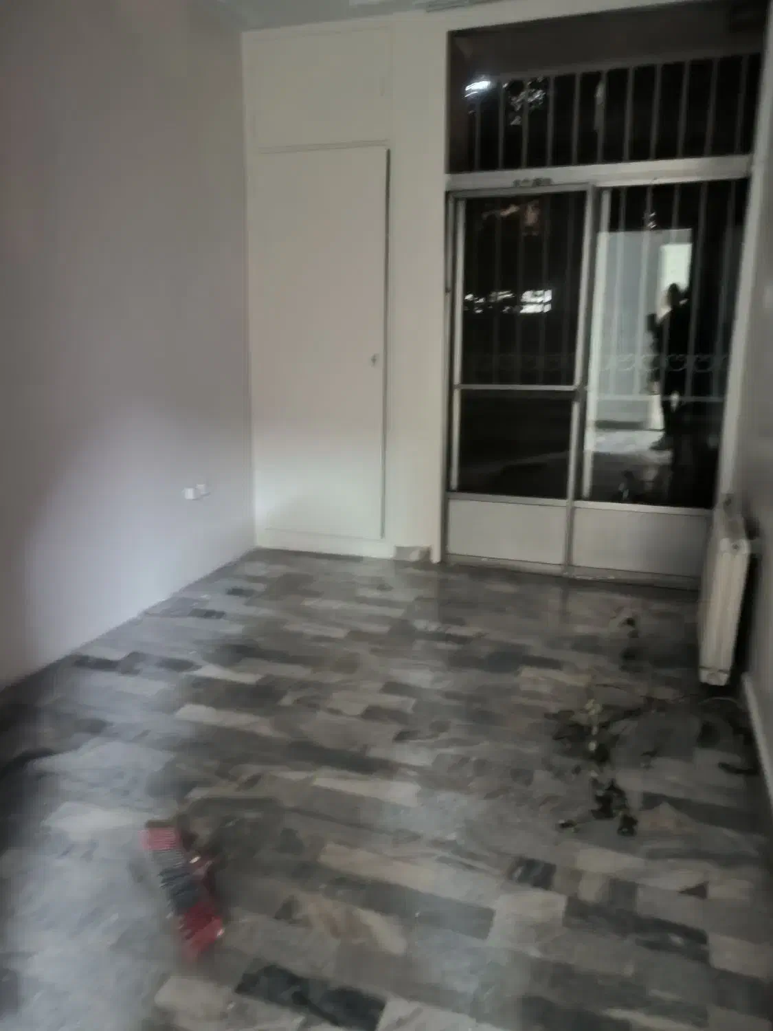 آپارتمان فلکه اول ۱۰۰ متر دو خواب طبقه اول