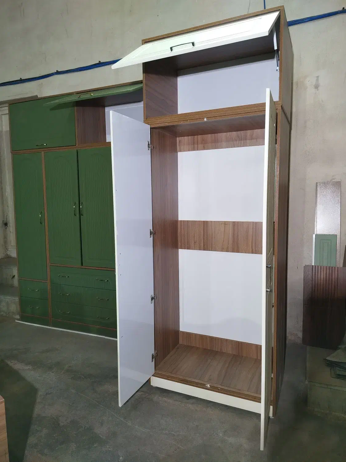 کمد نگین|جاکفشی، کمد، دراور|قم, قلعه صدری|دیوار