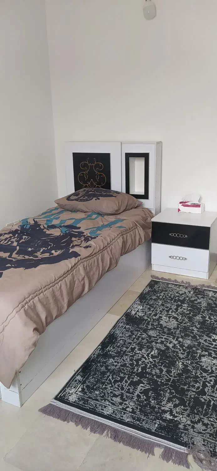 سرویس تختخواب،به همراه تشک و روتختی و صندلی تحریر|تخت و سرویس خواب|رودهن, |دیوار